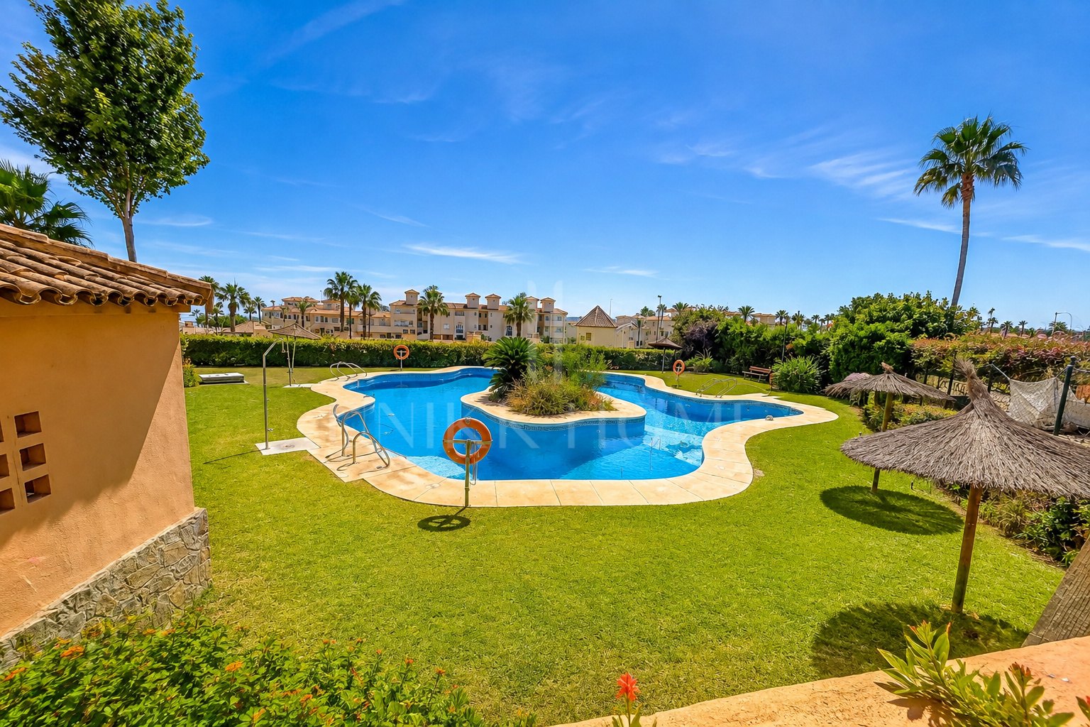 Spectacular Townhouse Close to the Beach with Private Lift and Sea Views