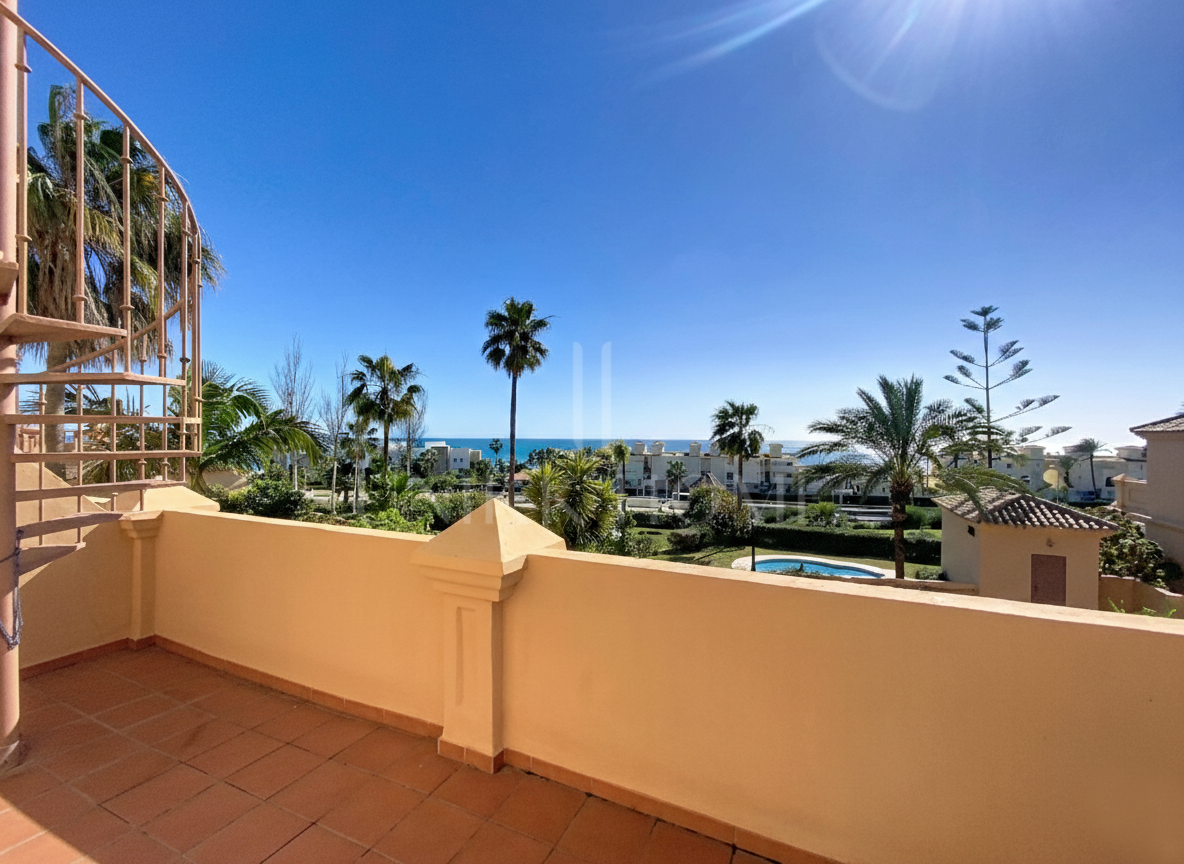 Spectacular Townhouse Close to the Beach with Private Lift and Sea Views