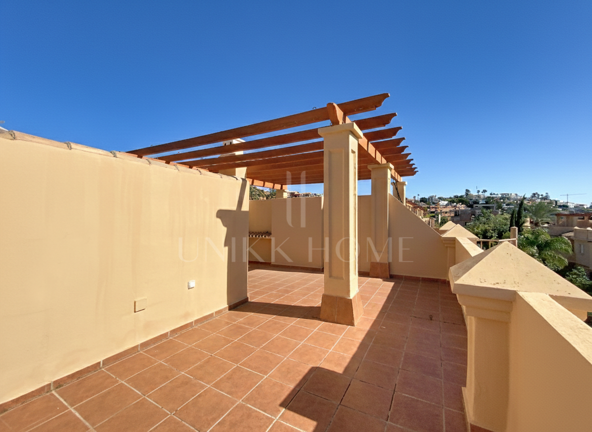 Spectacular Townhouse Close to the Beach with Private Lift and Sea Views