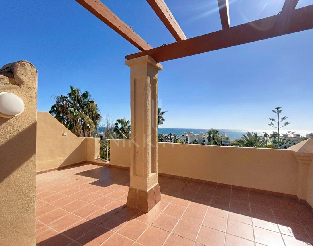Spectacular Townhouse Close to the Beach with Private Lift and Sea Views