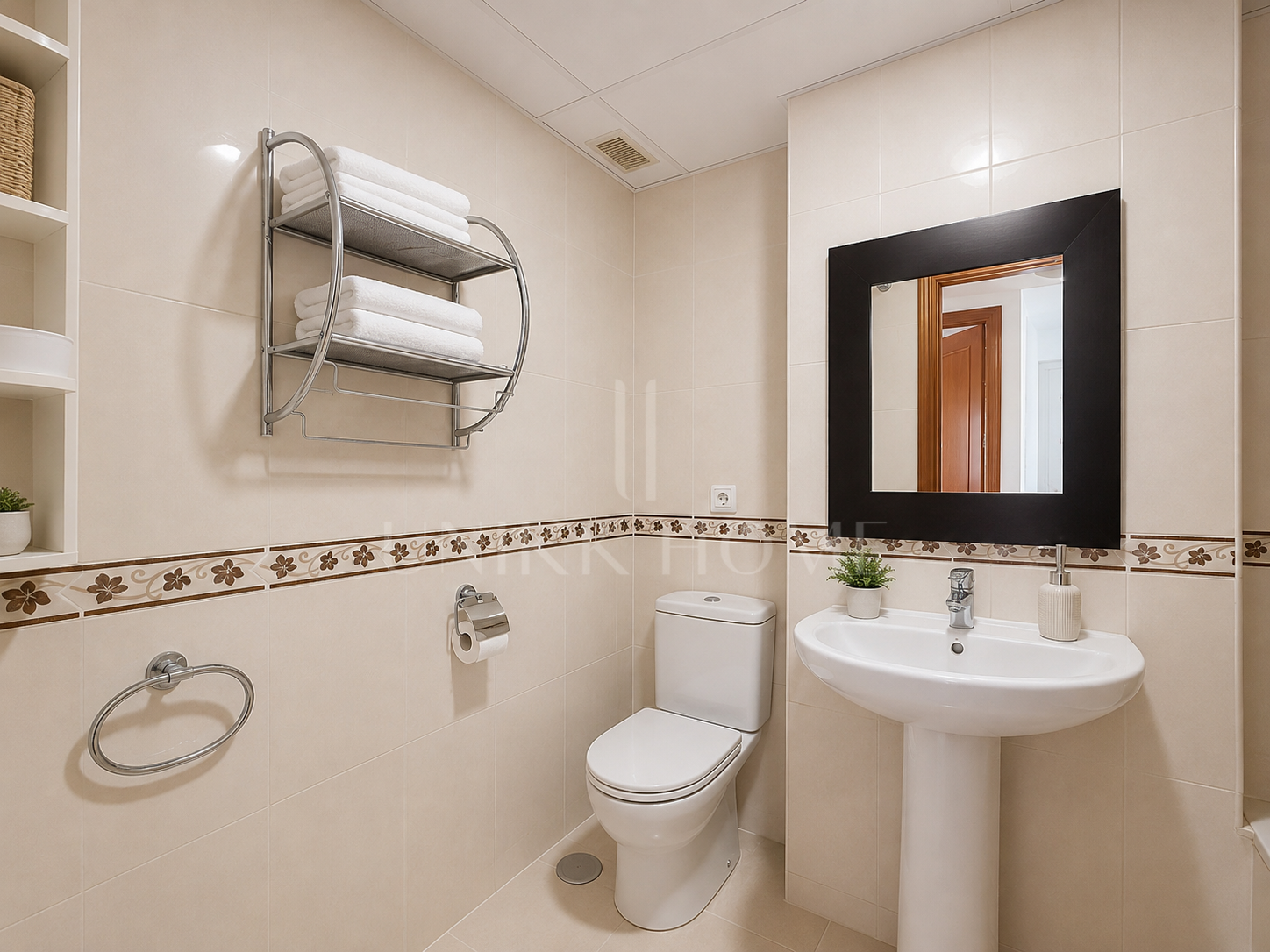 Spectacular Townhouse Close to the Beach with Private Lift and Sea Views