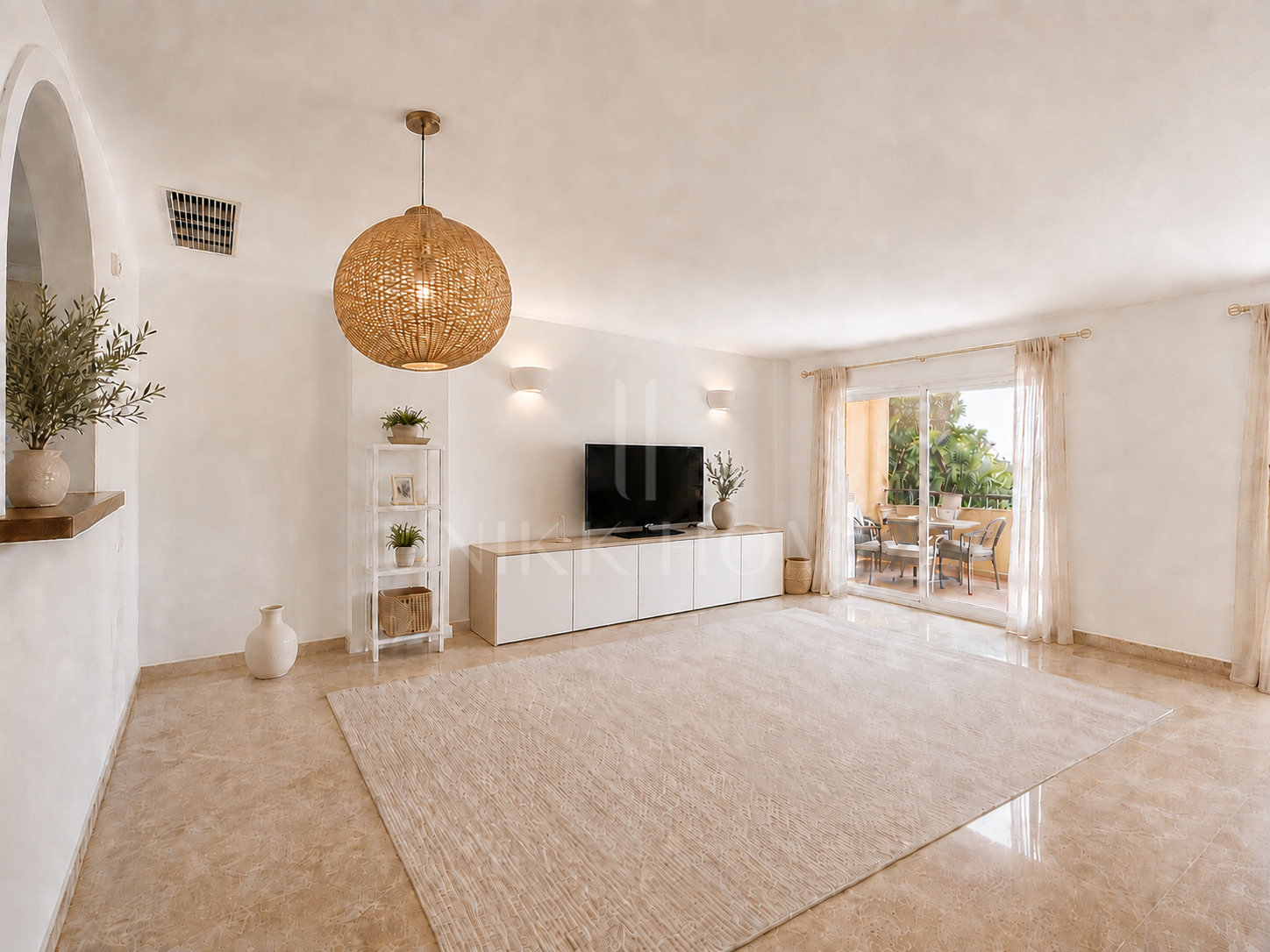 Spectacular Townhouse Close to the Beach with Private Lift and Sea Views