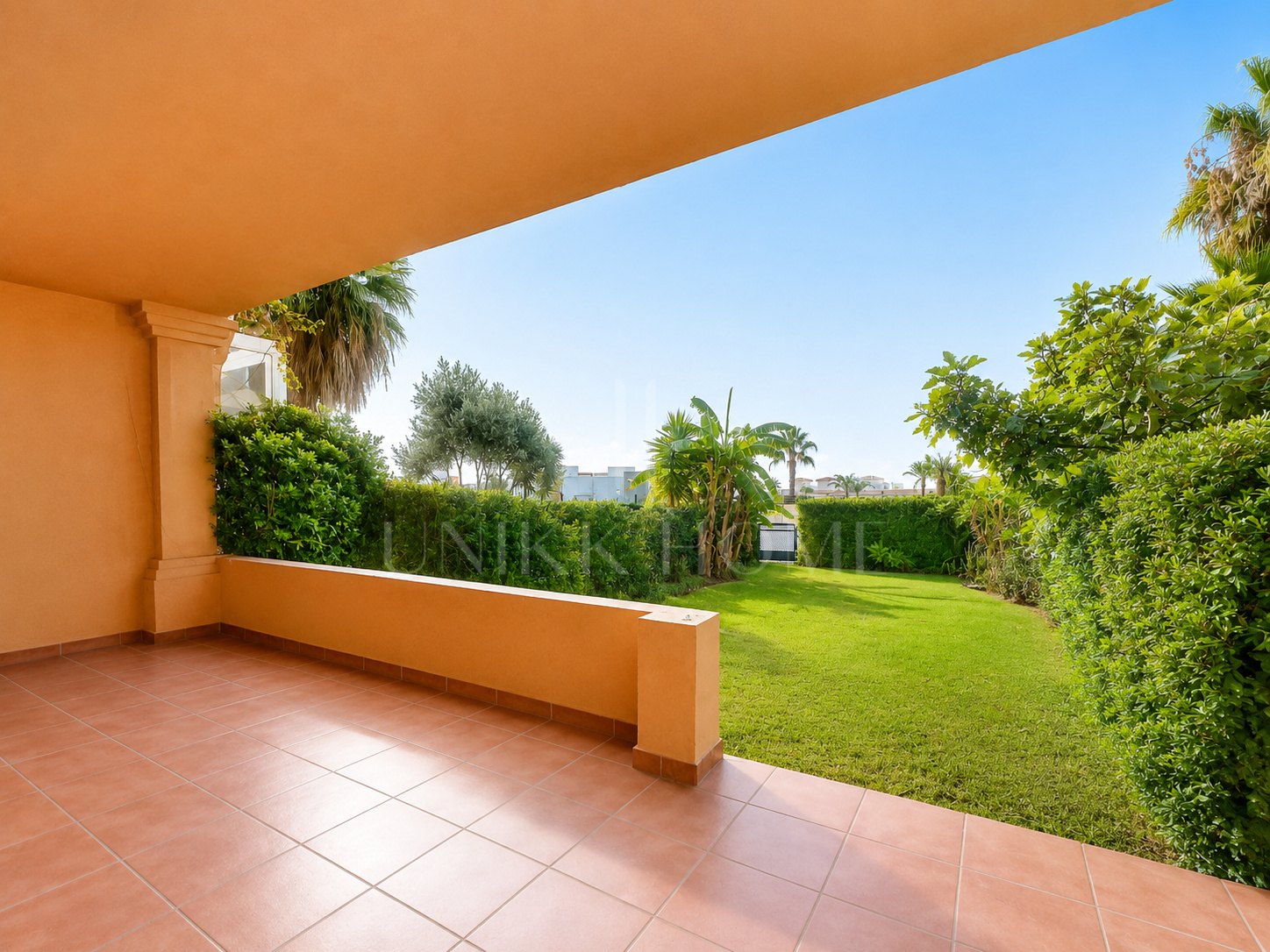 Spectacular Townhouse Close to the Beach with Private Lift and Sea Views