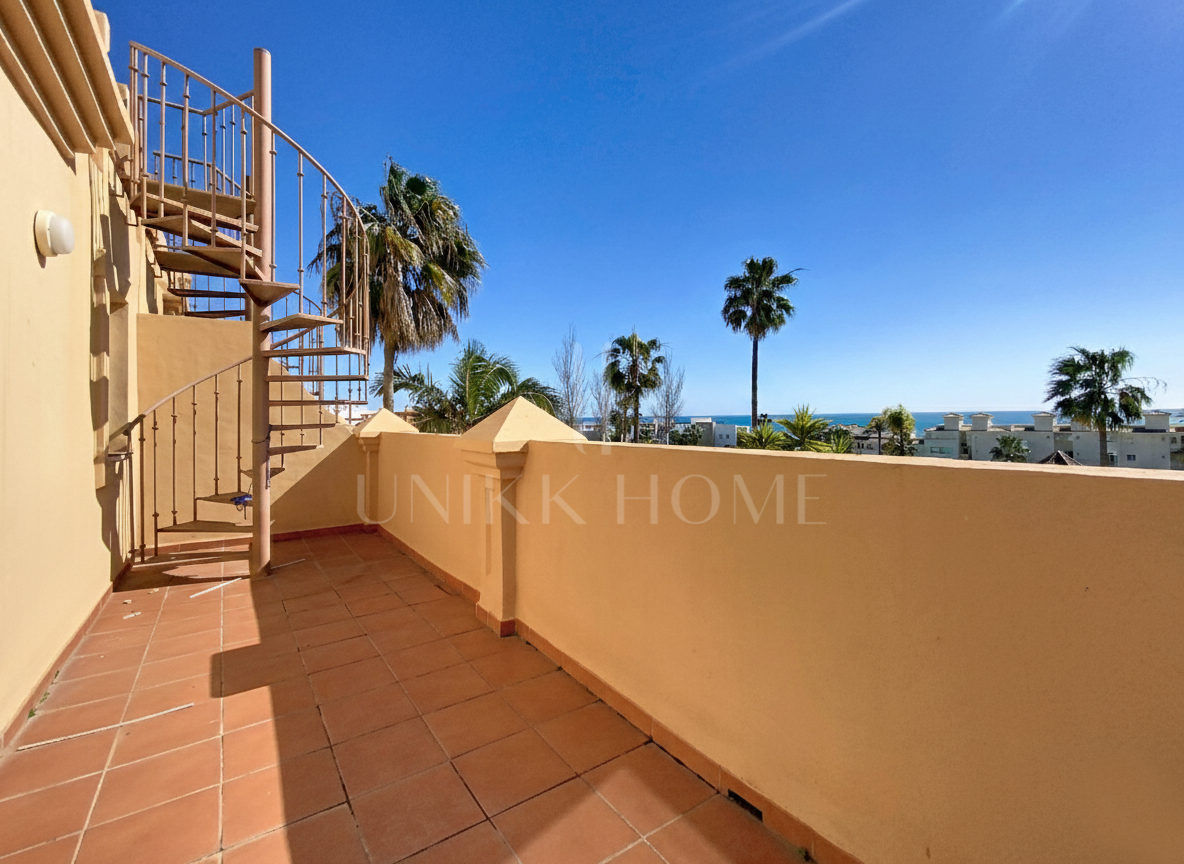 Spectacular Townhouse Close to the Beach with Private Lift and Sea Views