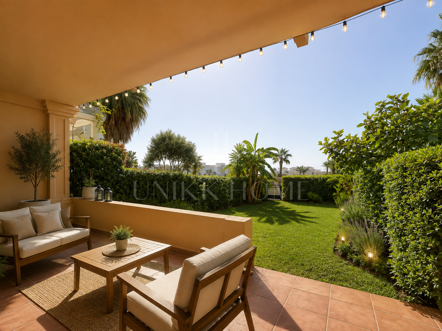 Spectacular Townhouse Close to the Beach with Private Lift and Sea Views