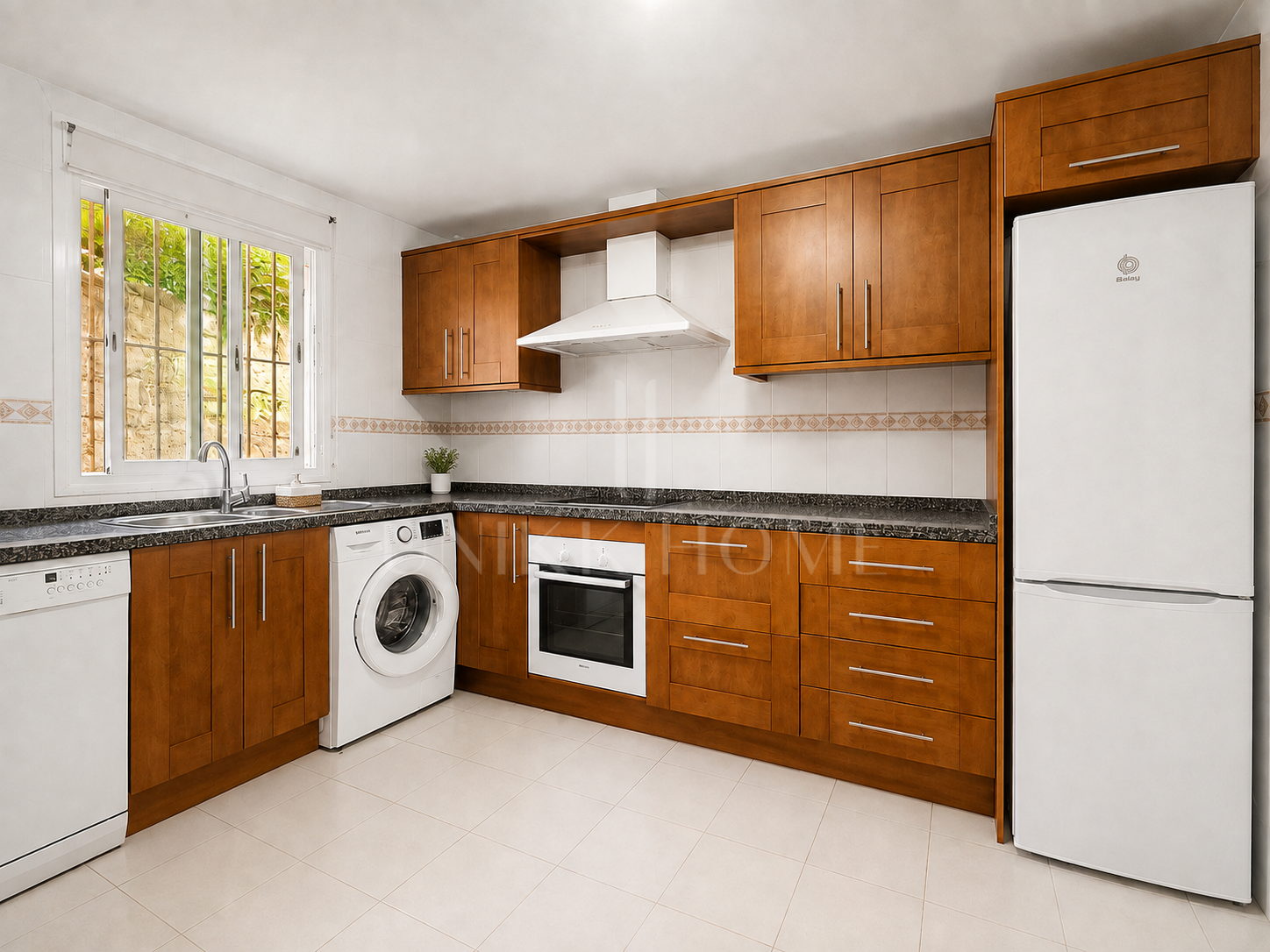 Spectacular Townhouse Close to the Beach with Private Lift and Sea Views