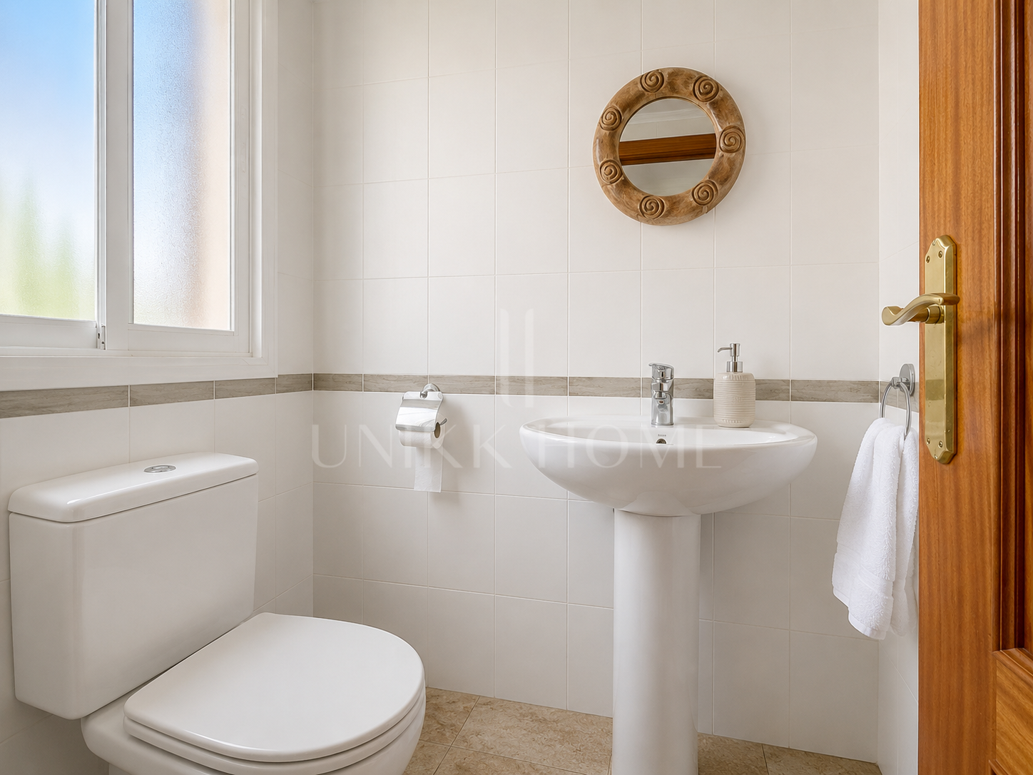 Spectacular Townhouse Close to the Beach with Private Lift and Sea Views