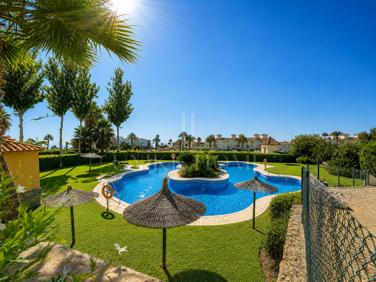 Spectacular Townhouse Close to the Beach with Private Lift and Sea Views