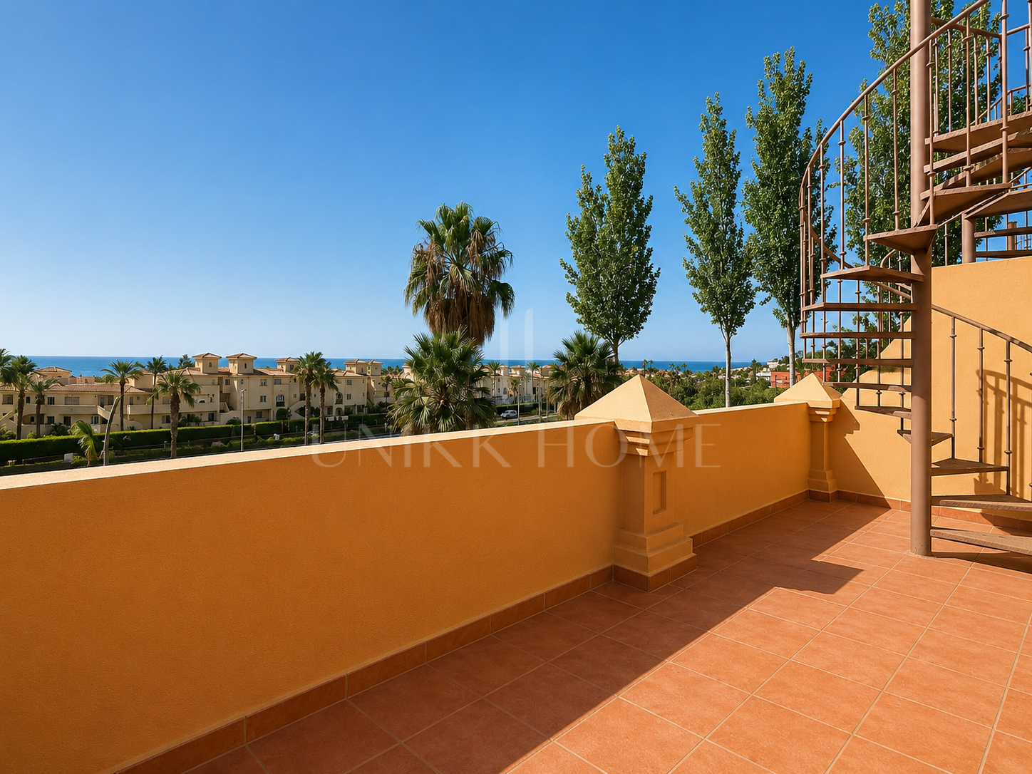 Spectacular Townhouse Close to the Beach with Private Lift and Sea Views