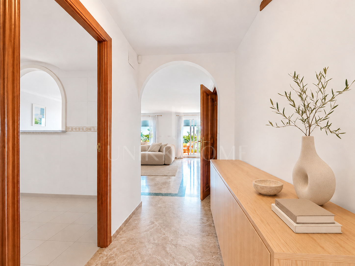 Spectacular Townhouse Close to the Beach with Private Lift and Sea Views
