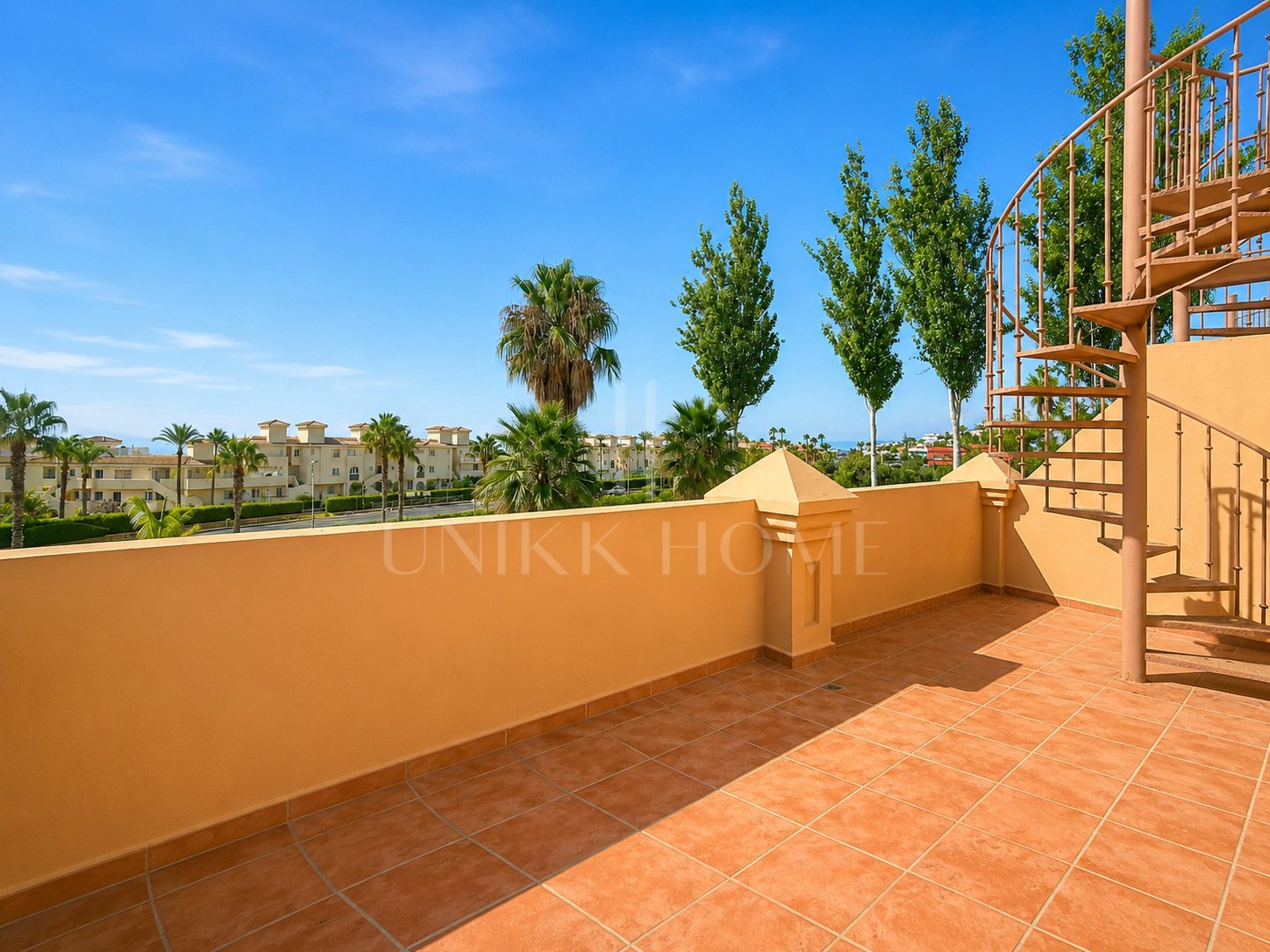 Spectacular Townhouse Close to the Beach with Private Lift and Sea Views