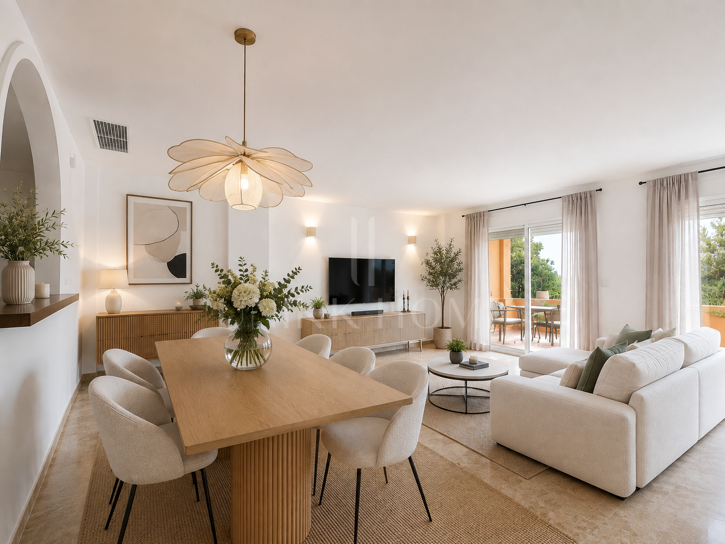 Spectacular Townhouse Close to the Beach with Private Lift and Sea Views
