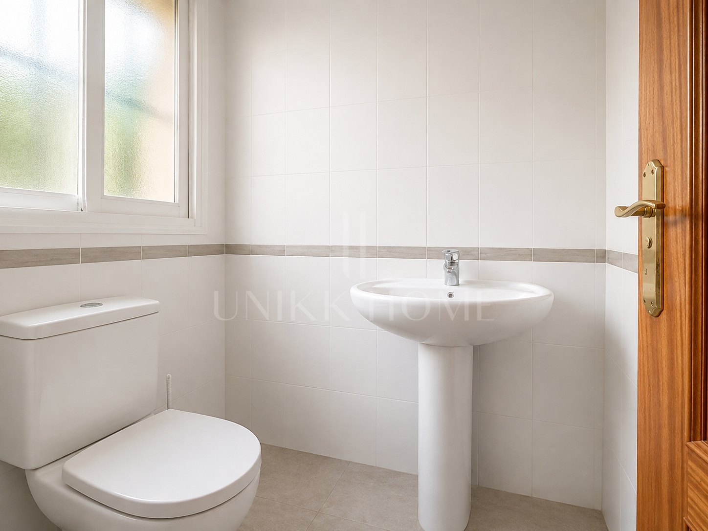 Spectacular Townhouse Close to the Beach with Private Lift and Sea Views