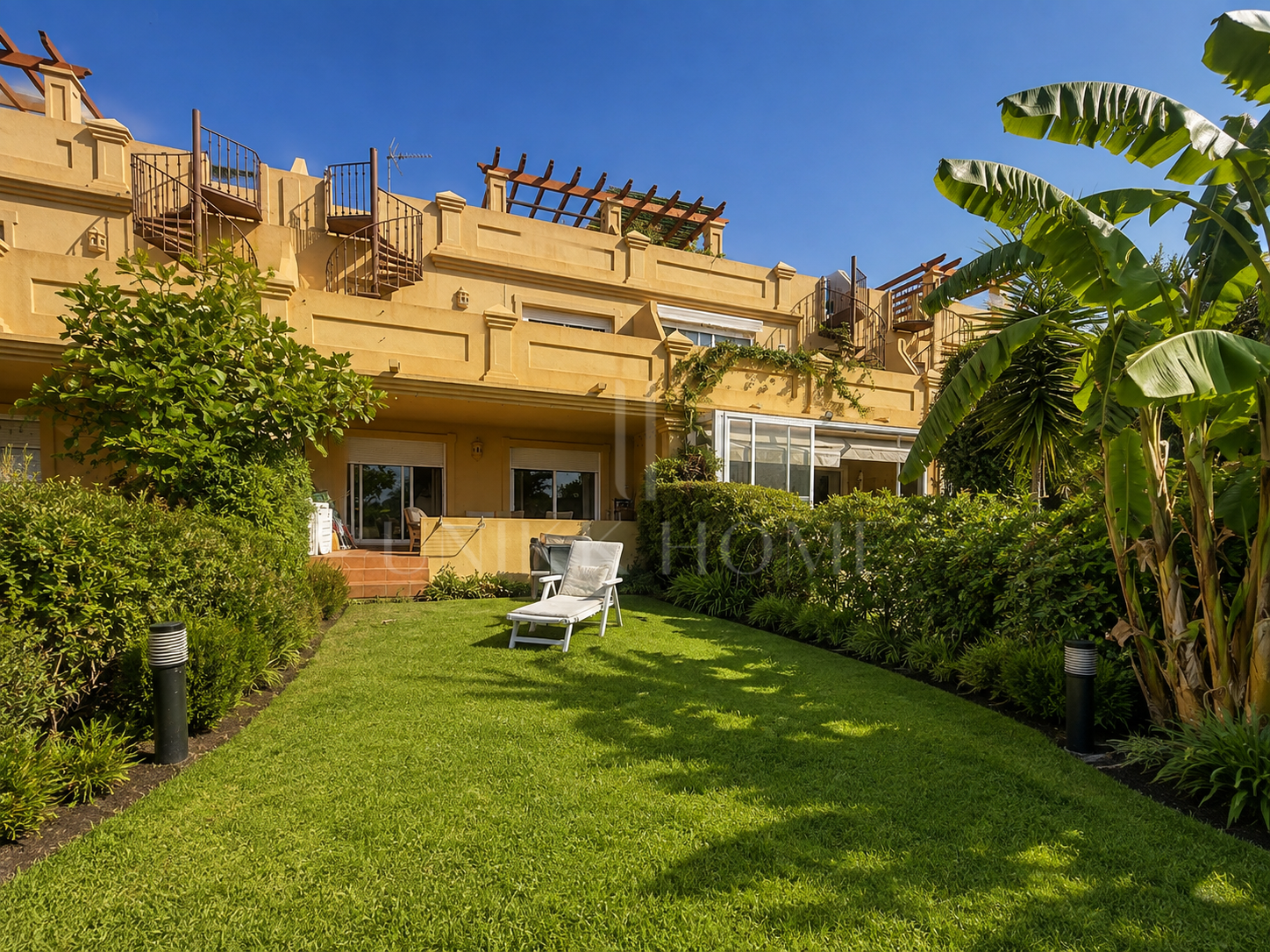 Spectacular Townhouse Close to the Beach with Private Lift and Sea Views