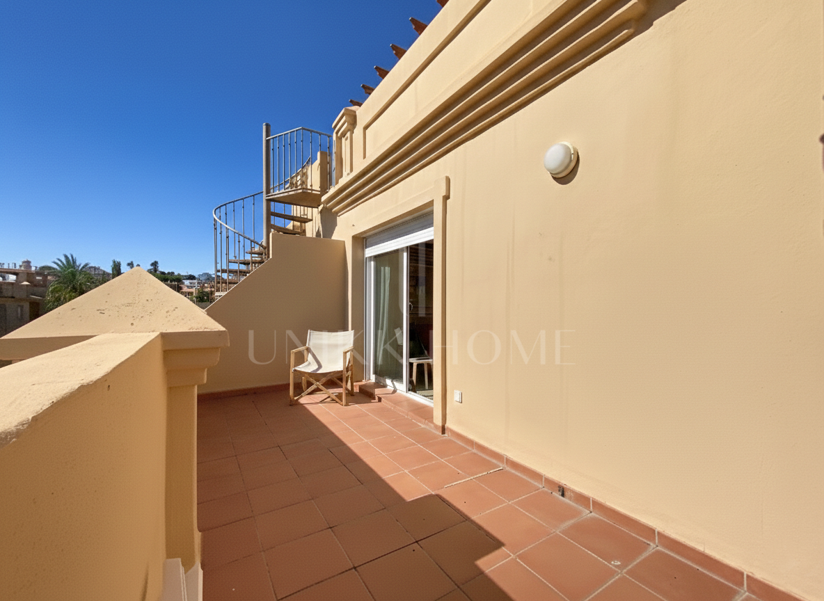 Spectacular Townhouse Close to the Beach with Private Lift and Sea Views
