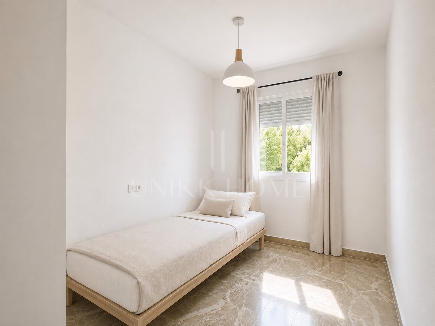 Spectacular Townhouse Close to the Beach with Private Lift and Sea Views