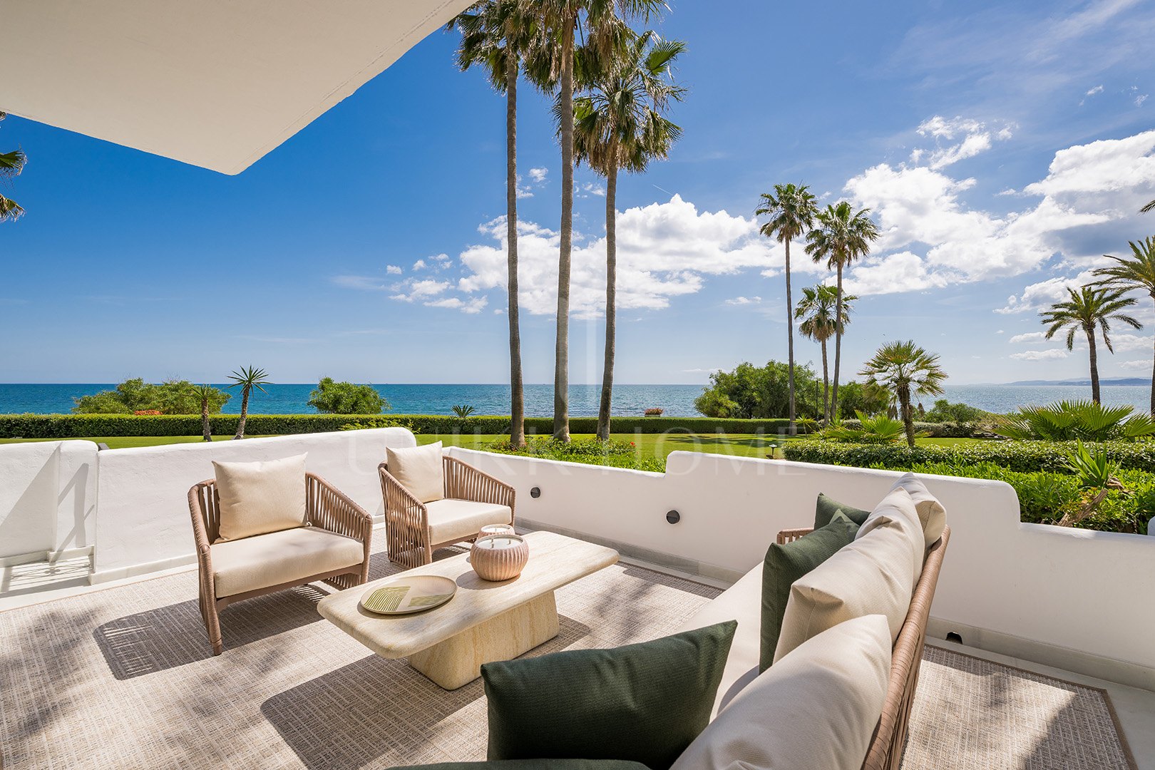 Absolute frontline beach ground floor residence with direct Mediterranean views - Alcazaba Beach