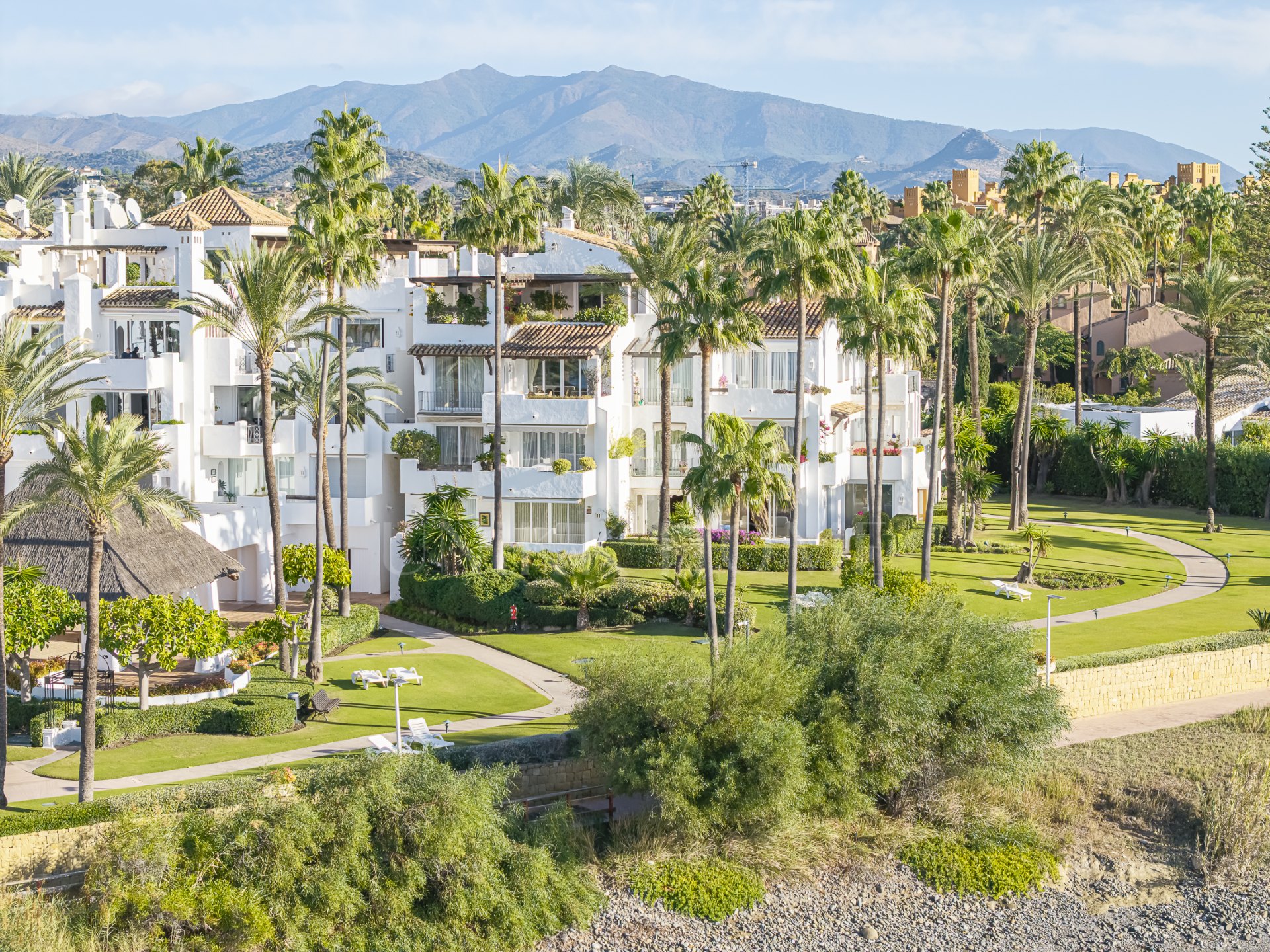 Absolute frontline beach ground floor residence with direct Mediterranean views - Alcazaba Beach
