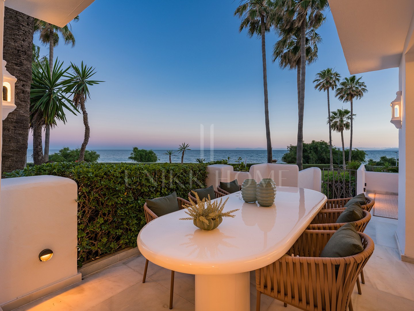 Absolute frontline beach ground floor residence with direct Mediterranean views - Alcazaba Beach