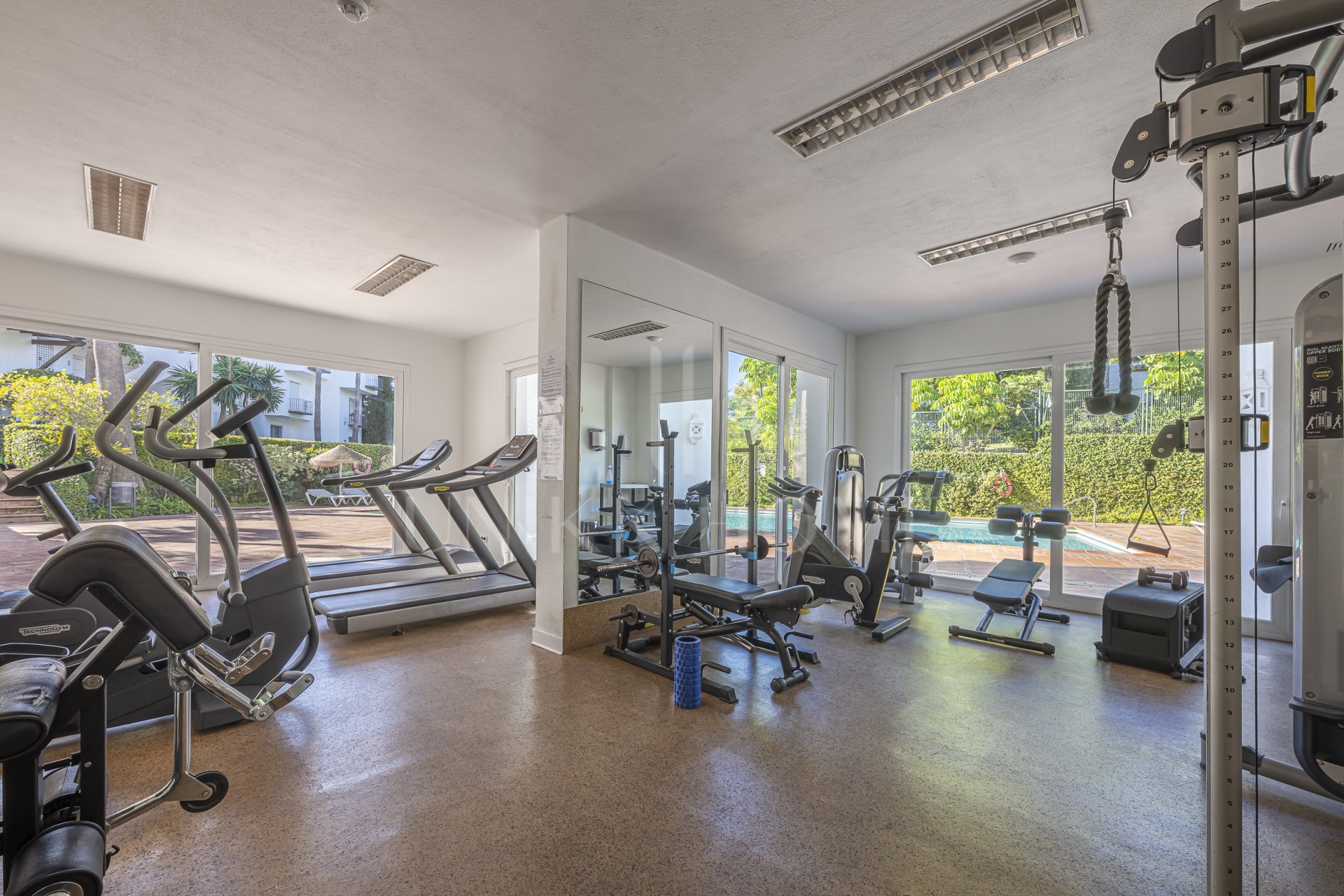 Absolute frontline beach ground floor residence with direct Mediterranean views - Alcazaba Beach