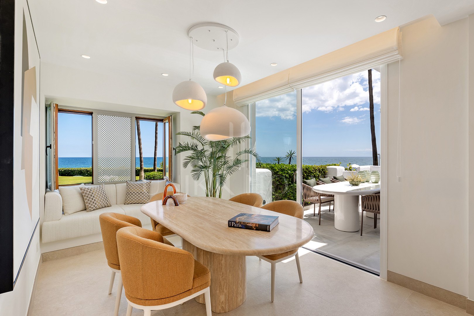 Absolute frontline beach ground floor residence with direct Mediterranean views - Alcazaba Beach