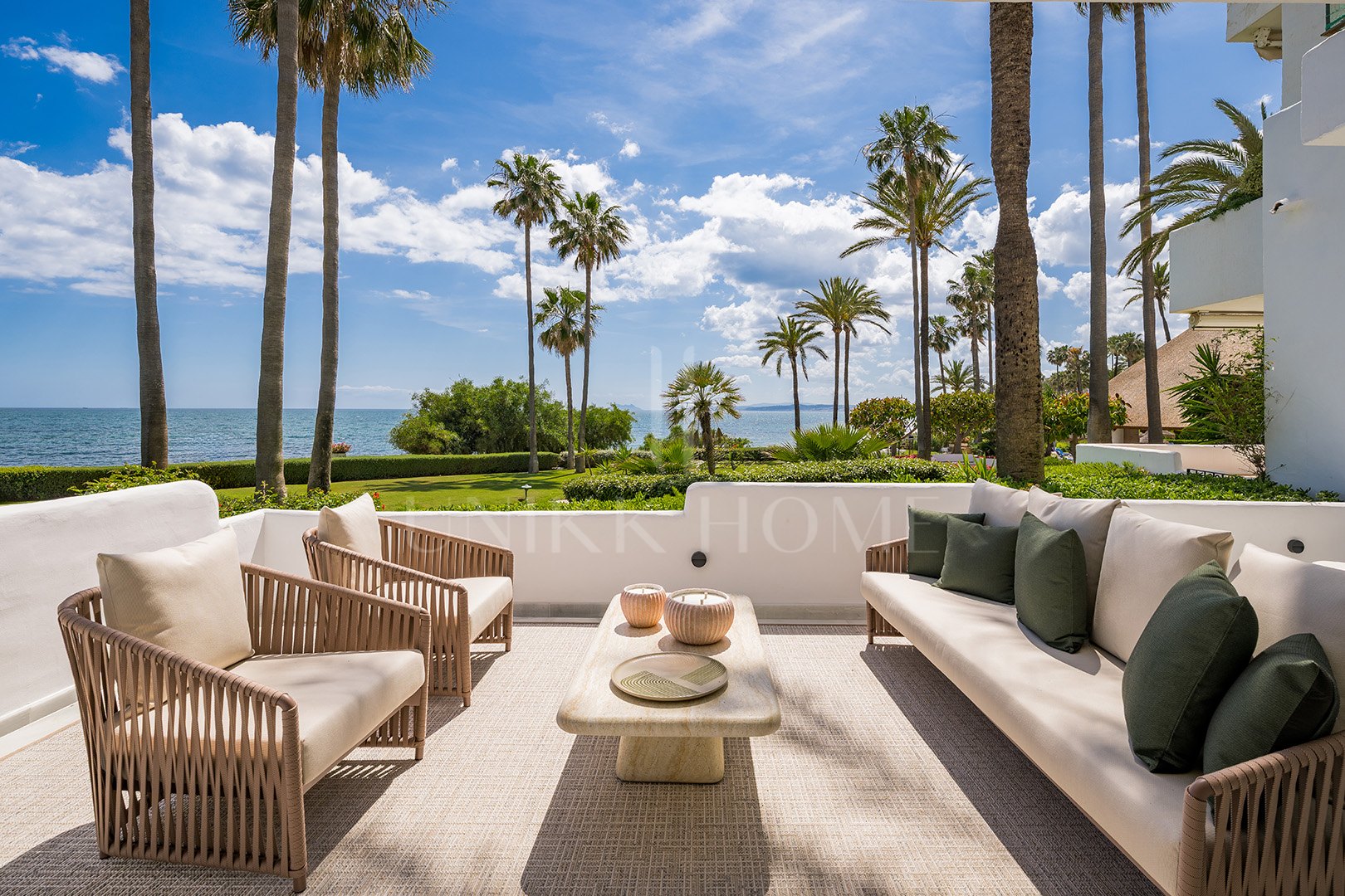 Absolute frontline beach ground floor residence with direct Mediterranean views - Alcazaba Beach