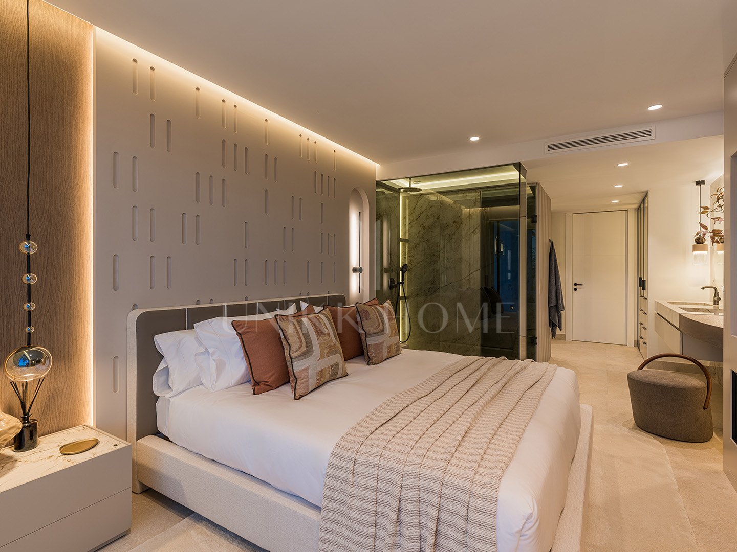 Absolute frontline beach ground floor residence with direct Mediterranean views - Alcazaba Beach