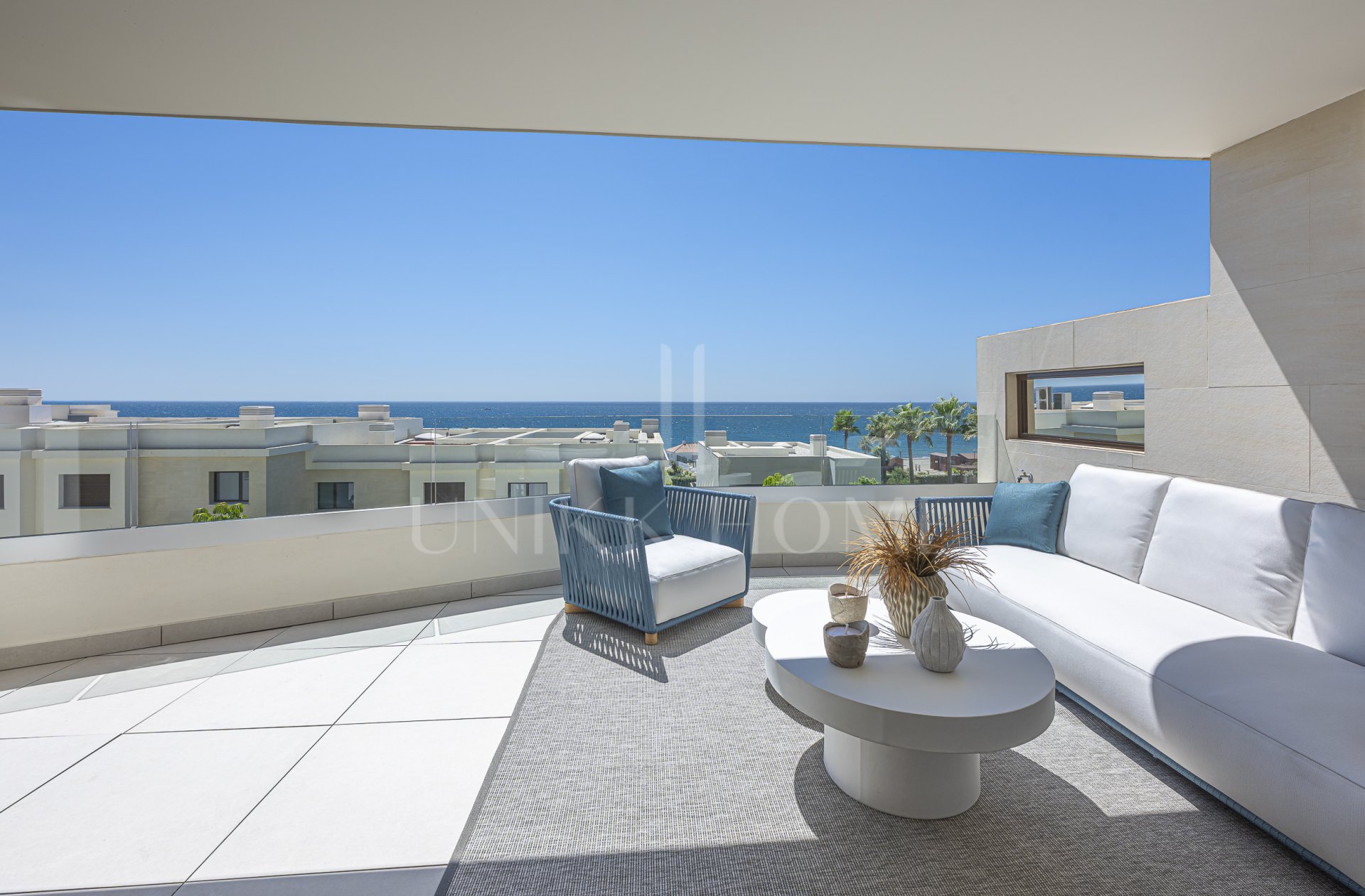 Exclusivo apartamento reformado en primera línea de playa con vistas al mar | Velaya, Nueva Milla de Oro