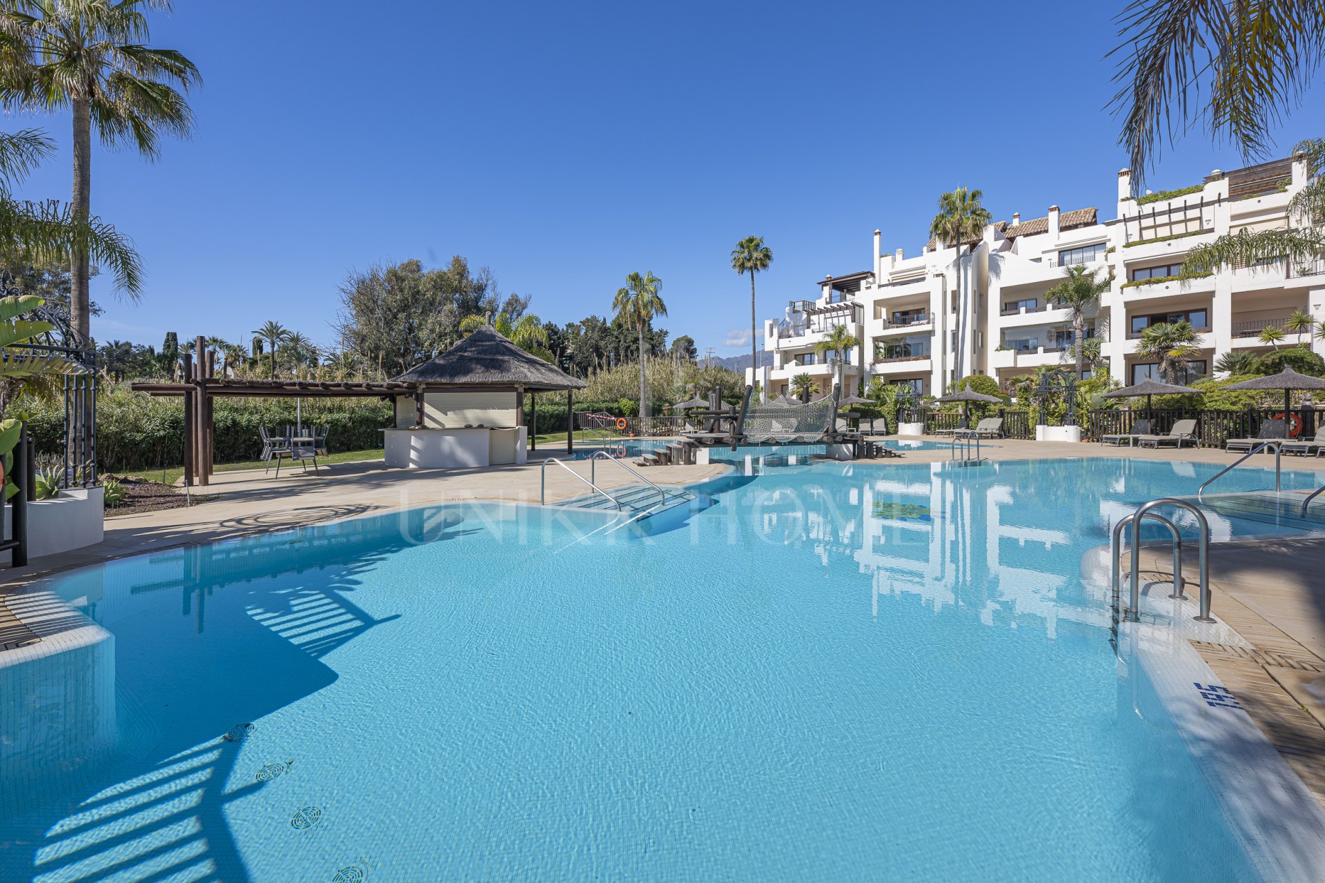 Fully renovated and furnished beachfront apartment - Bahia el Velerin - New Golden Mile