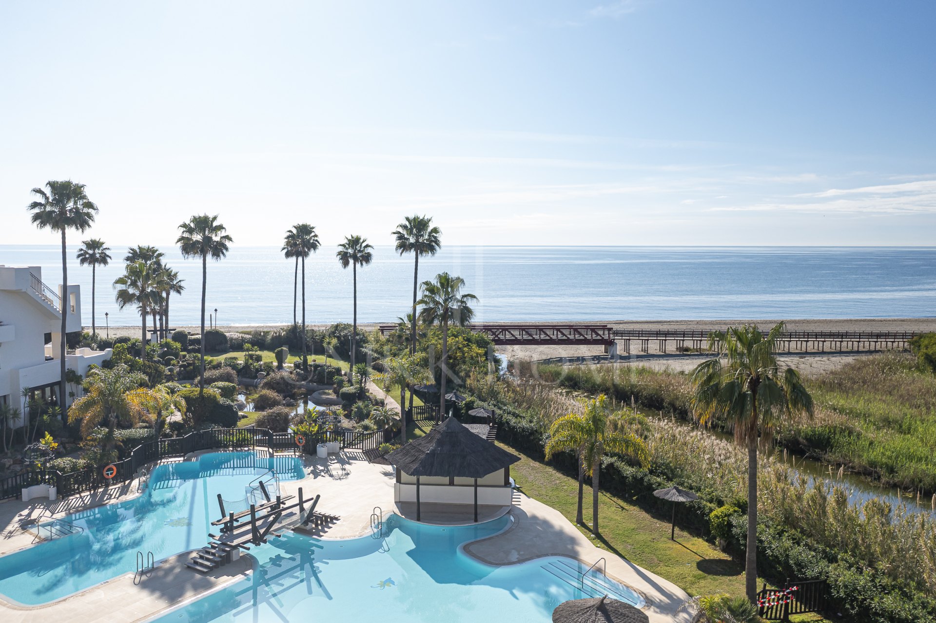 Fully renovated and furnished beachfront apartment - Bahia el Velerin - New Golden Mile