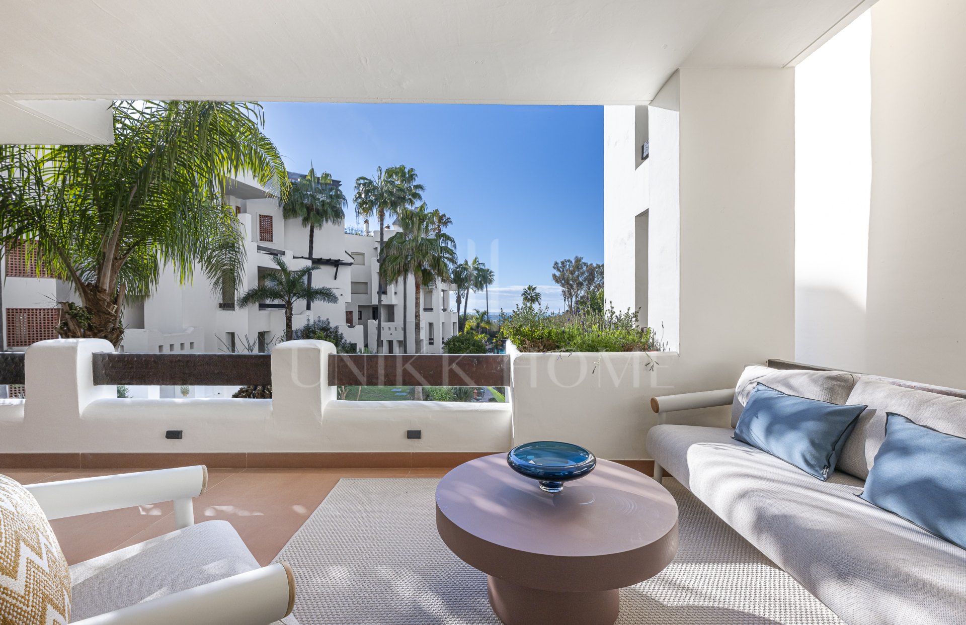 Fully renovated and furnished beachfront apartment - Bahia el Velerin - New Golden Mile