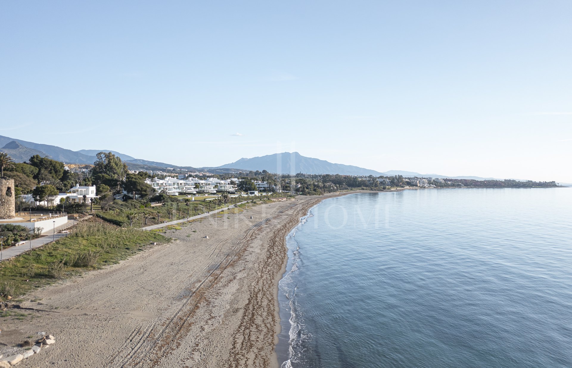 Fully renovated and furnished beachfront apartment - Bahia el Velerin - New Golden Mile