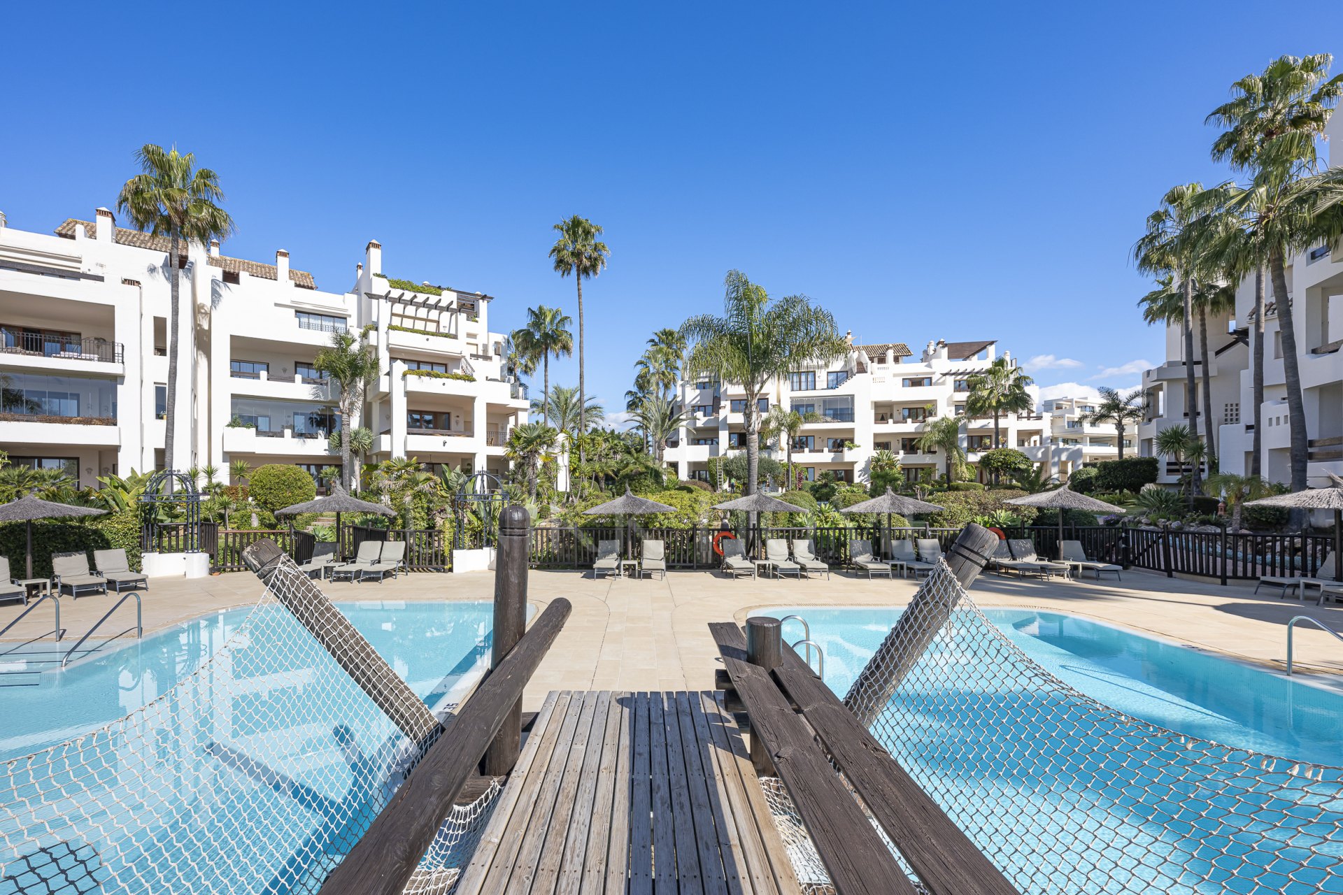 Fully renovated and furnished beachfront apartment - Bahia el Velerin - New Golden Mile