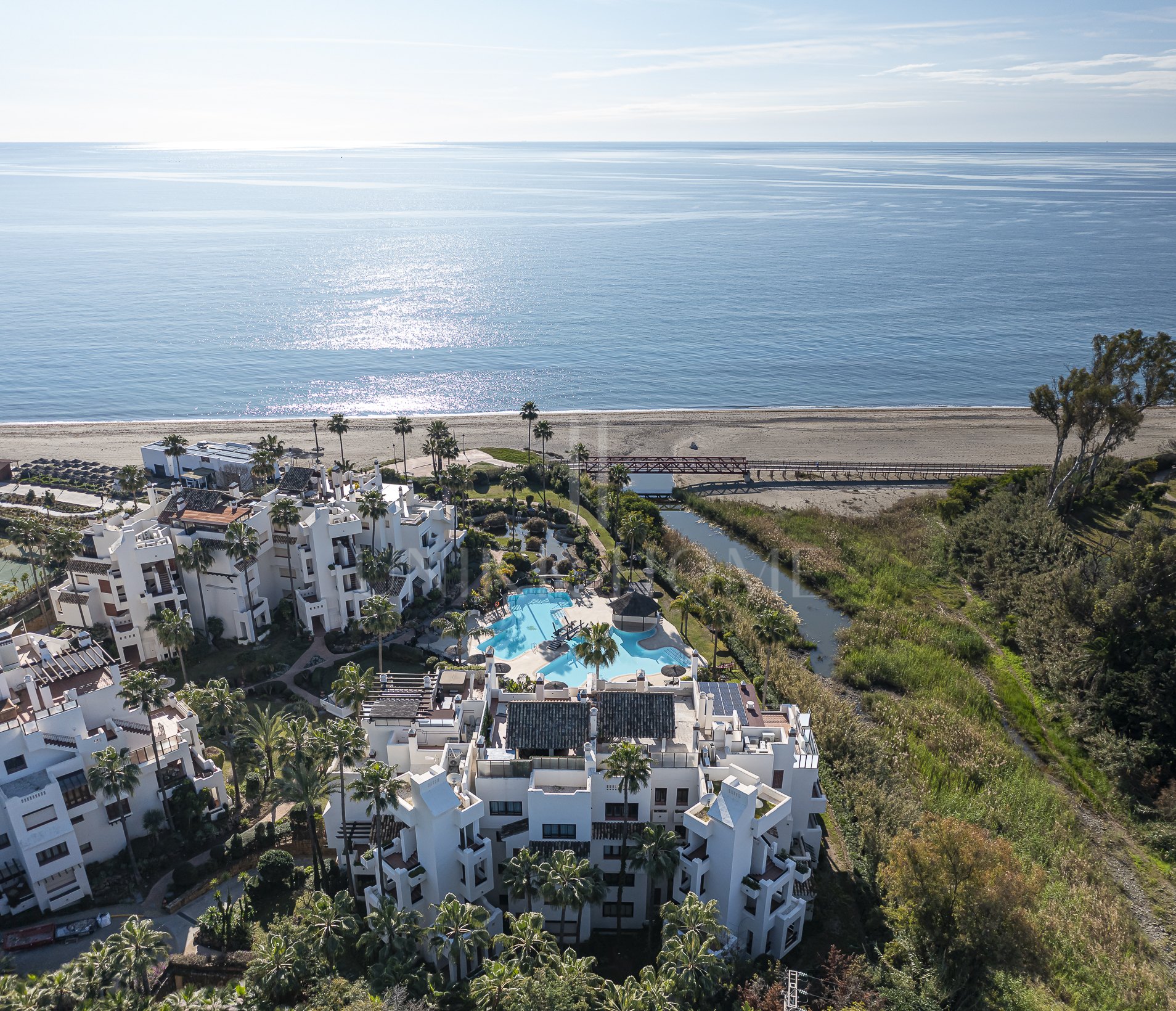 Fully renovated and furnished beachfront apartment - Bahia el Velerin - New Golden Mile