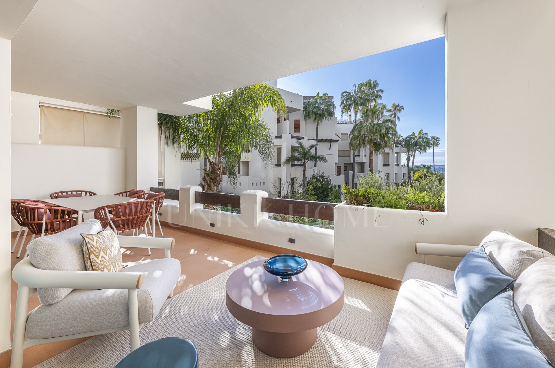 Fully renovated and furnished beachfront apartment - Bahia el Velerin - New Golden Mile