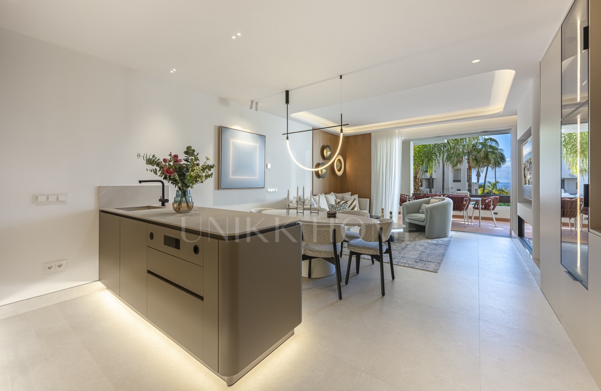 Fully renovated and furnished beachfront apartment - Bahia el Velerin - New Golden Mile