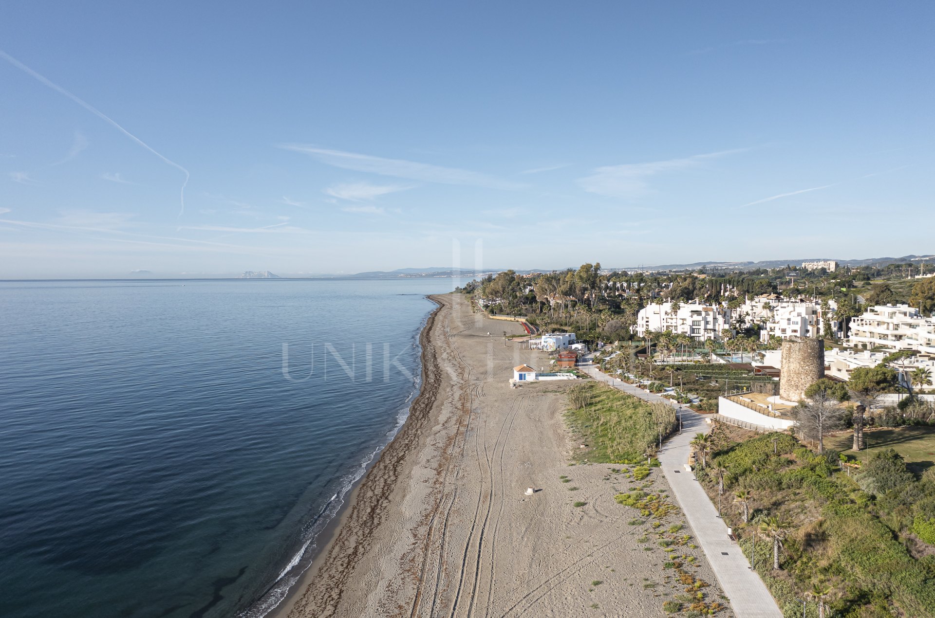 Fully renovated and furnished beachfront apartment - Bahia el Velerin - New Golden Mile