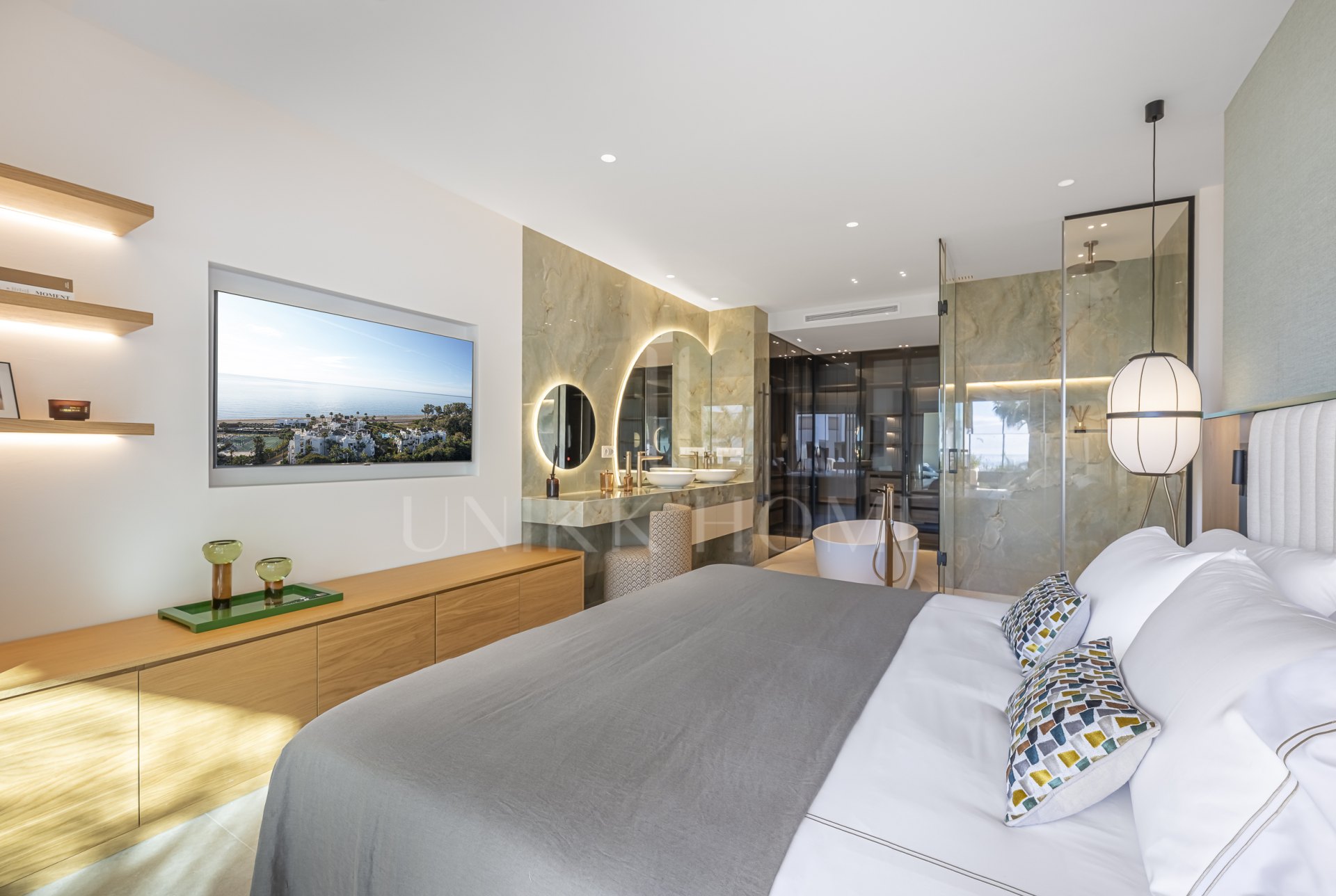 Fully renovated and furnished beachfront apartment - Bahia el Velerin - New Golden Mile