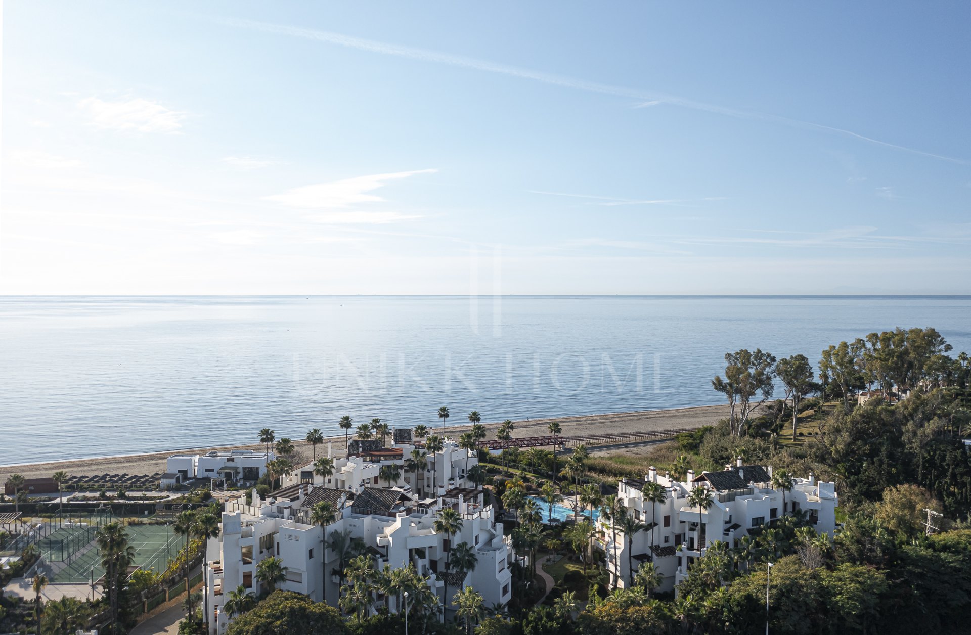 Fully renovated and furnished beachfront apartment - Bahia el Velerin - New Golden Mile
