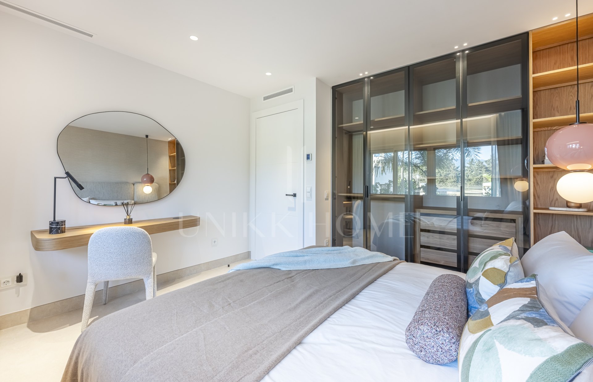 Fully renovated and furnished beachfront apartment - Bahia el Velerin - New Golden Mile