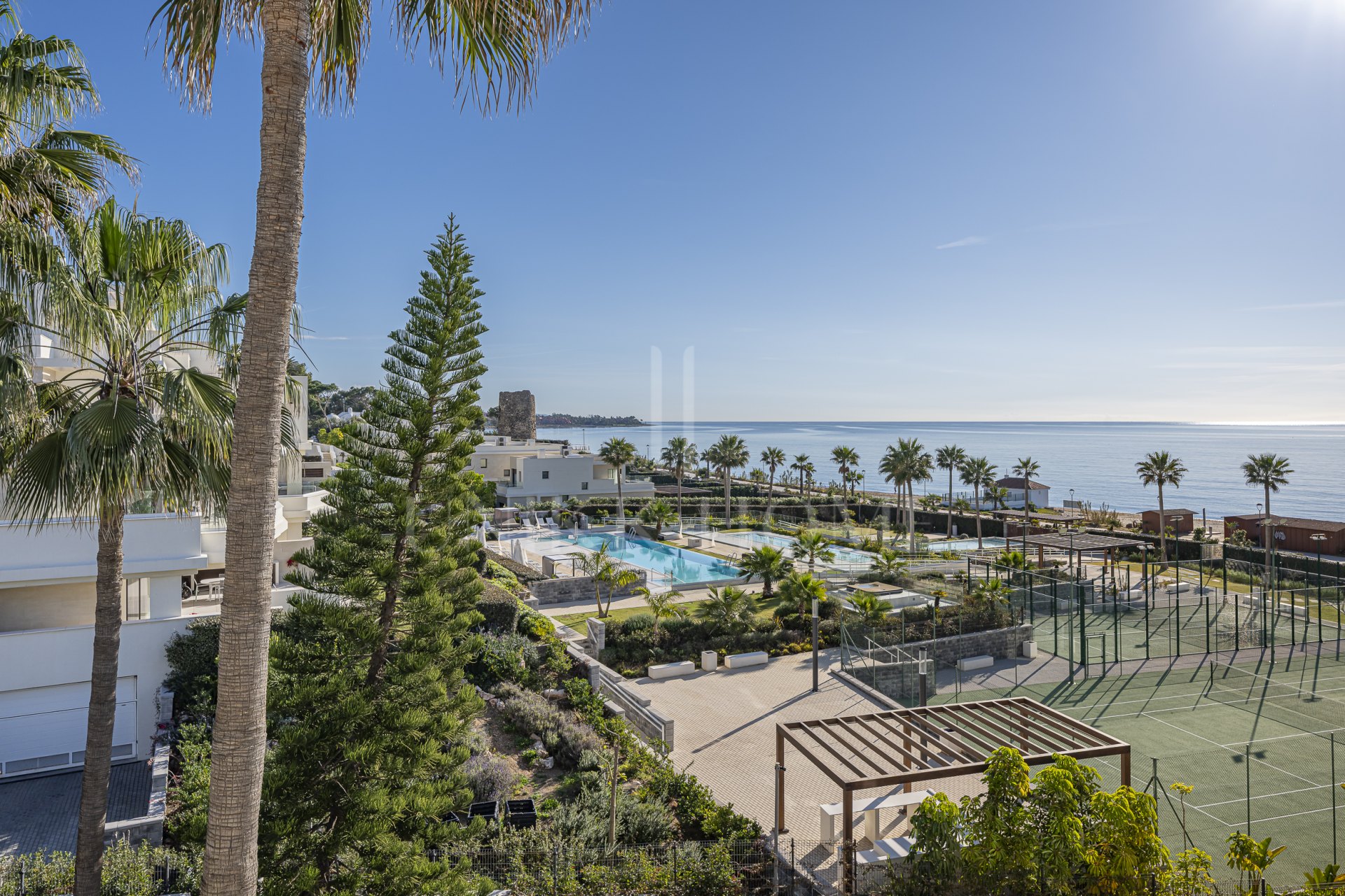 Fully renovated and furnished beachfront apartment - Bahia el Velerin - New Golden Mile
