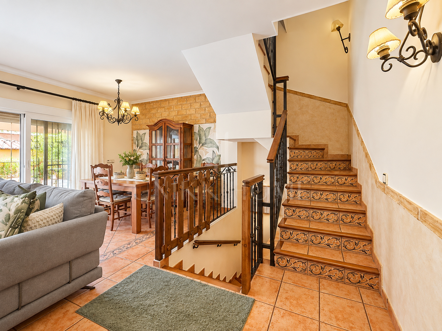 Charming 4-Bedroom Townhouse Spacious Terraces & Private Garage for 2 Cars