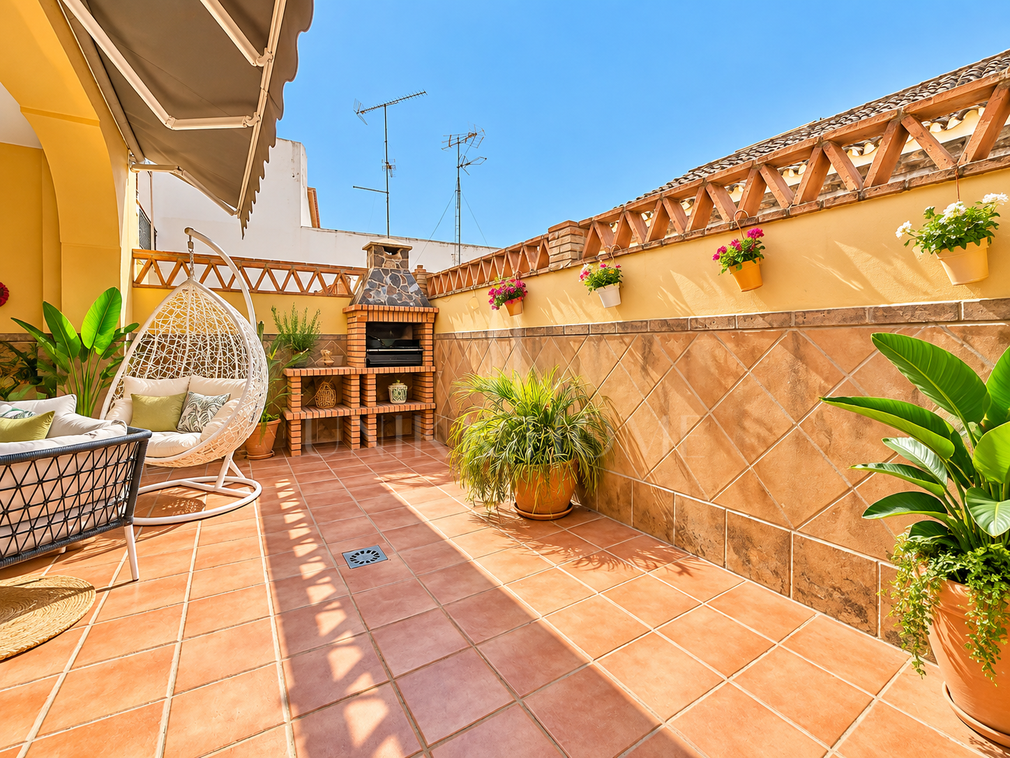 Charming 4-Bedroom Townhouse Spacious Terraces & Private Garage for 2 Cars