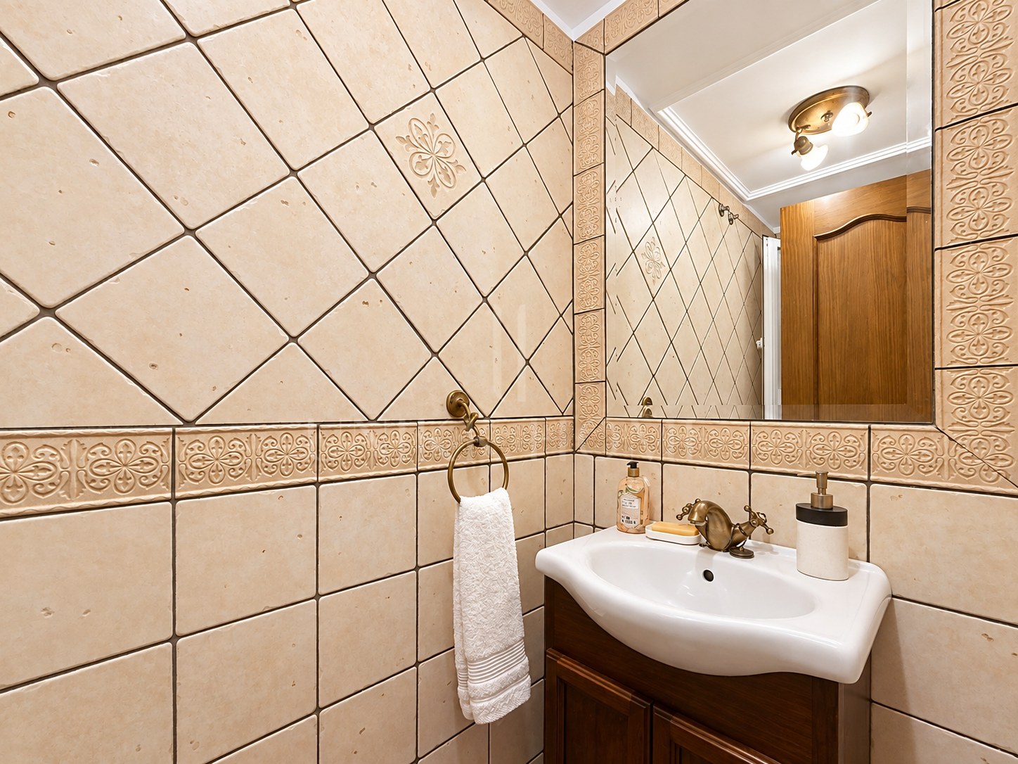Charming 4-Bedroom Townhouse Spacious Terraces & Private Garage for 2 Cars