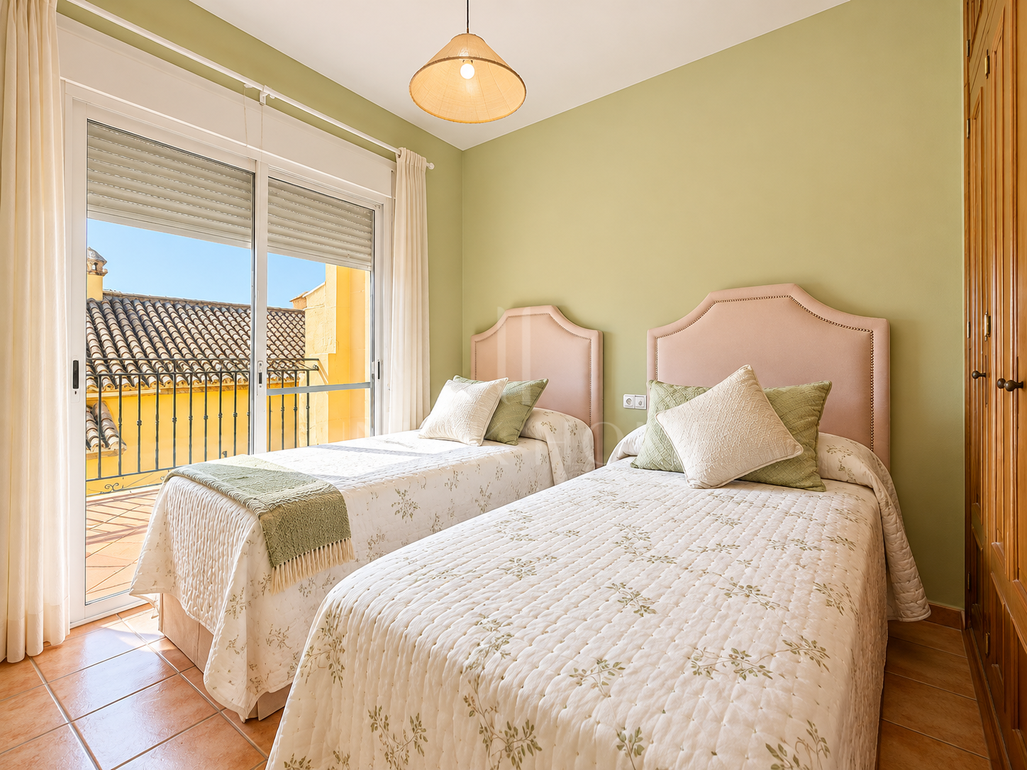 Charming 4-Bedroom Townhouse Spacious Terraces & Private Garage for 2 Cars