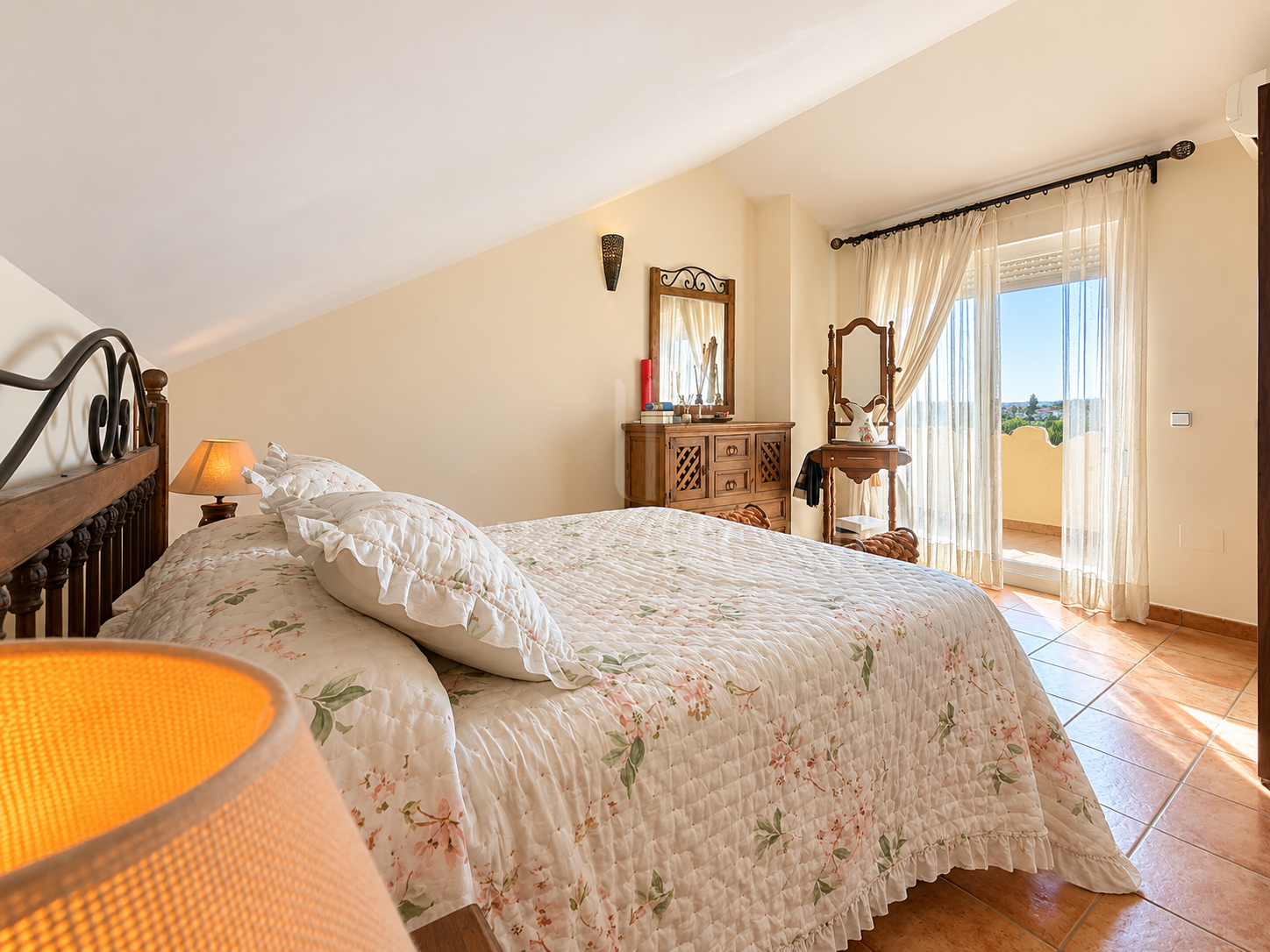Charming 4-Bedroom Townhouse Spacious Terraces & Private Garage for 2 Cars