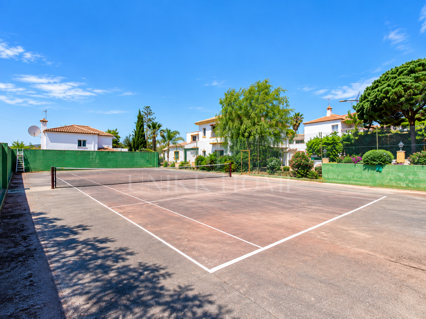 Magnífica parcela urbana de 970 m² con vistas al mar en Don Pedro, Estepona