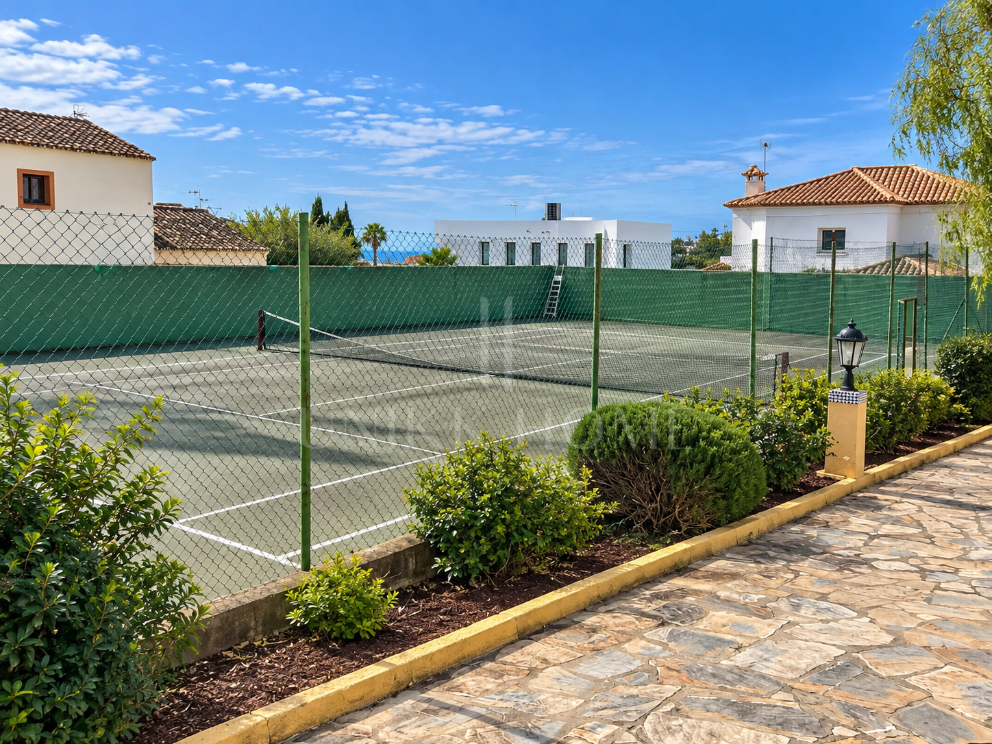 Magnífica parcela urbana de 970 m² con vistas al mar en Don Pedro, Estepona