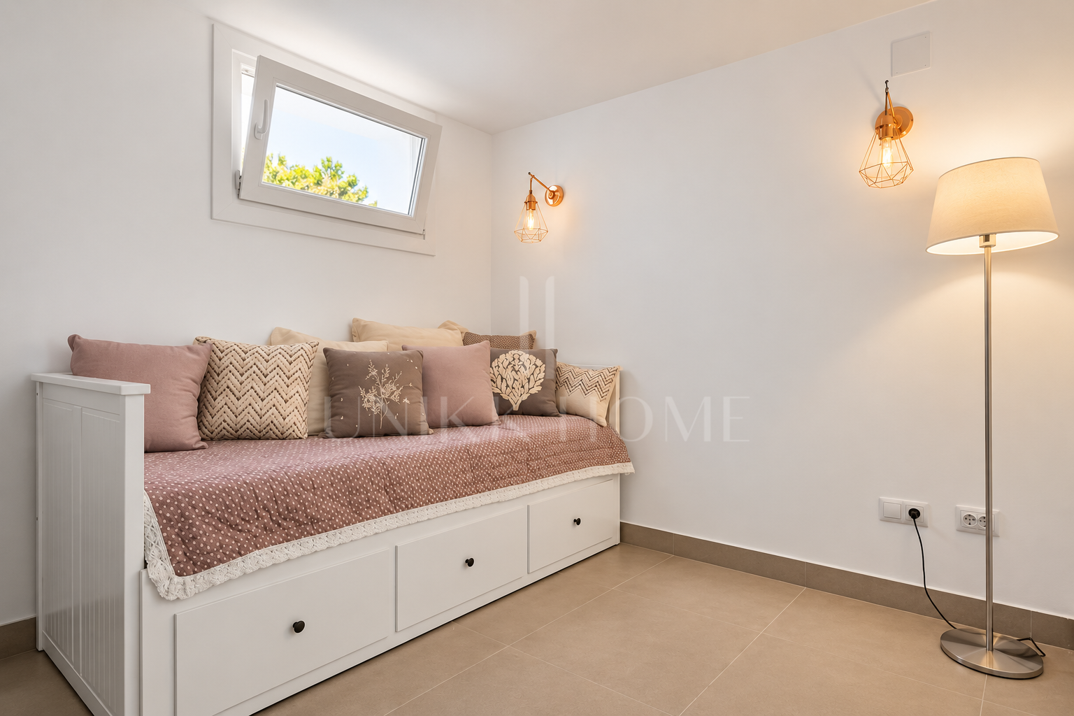 Semi Detached House for sale in Doña Julia, Casares