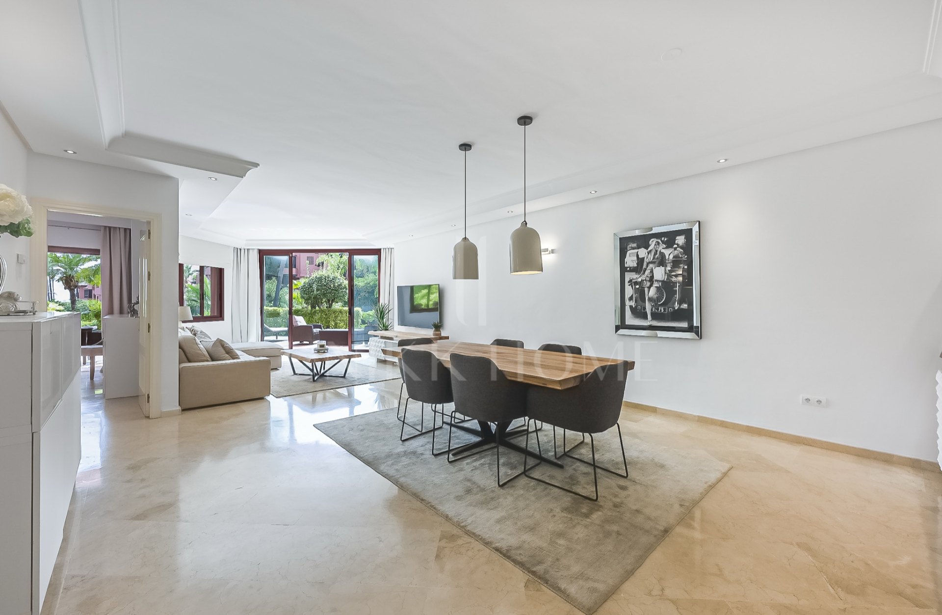 Exclusivo apartamento en planta baja con jardín privado en Menara Beach, Estepona